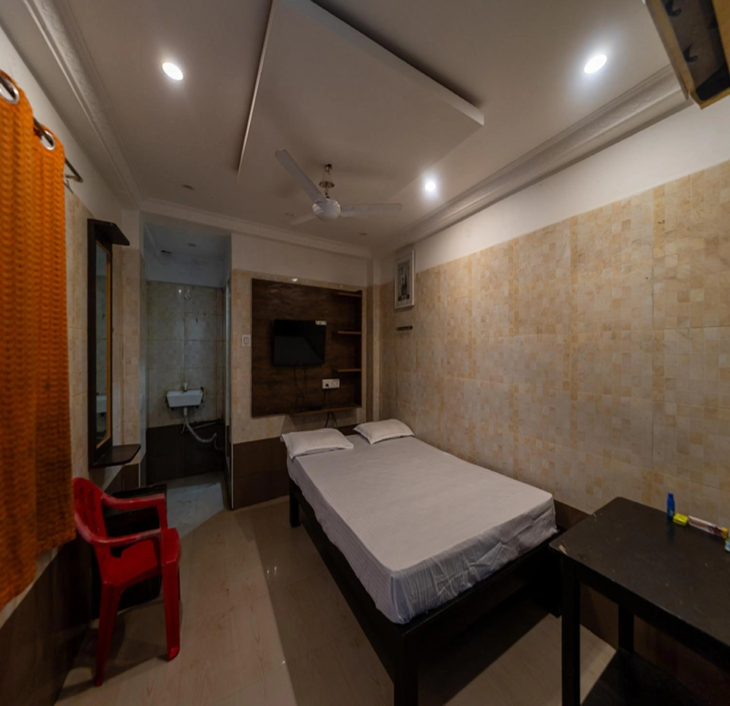Photo of the whole room, Bed in JR Lodge