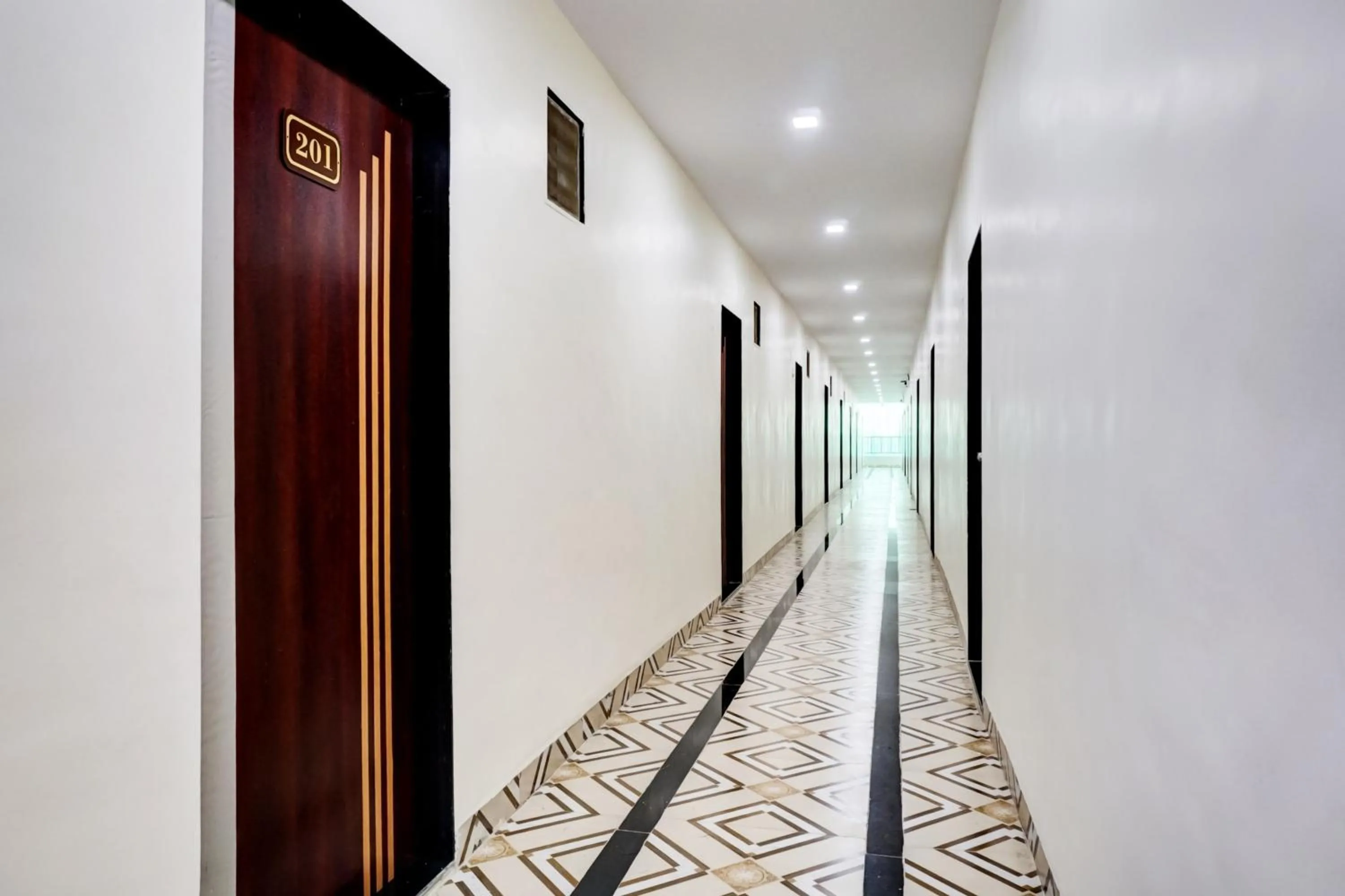 Hotel O Royal Inn