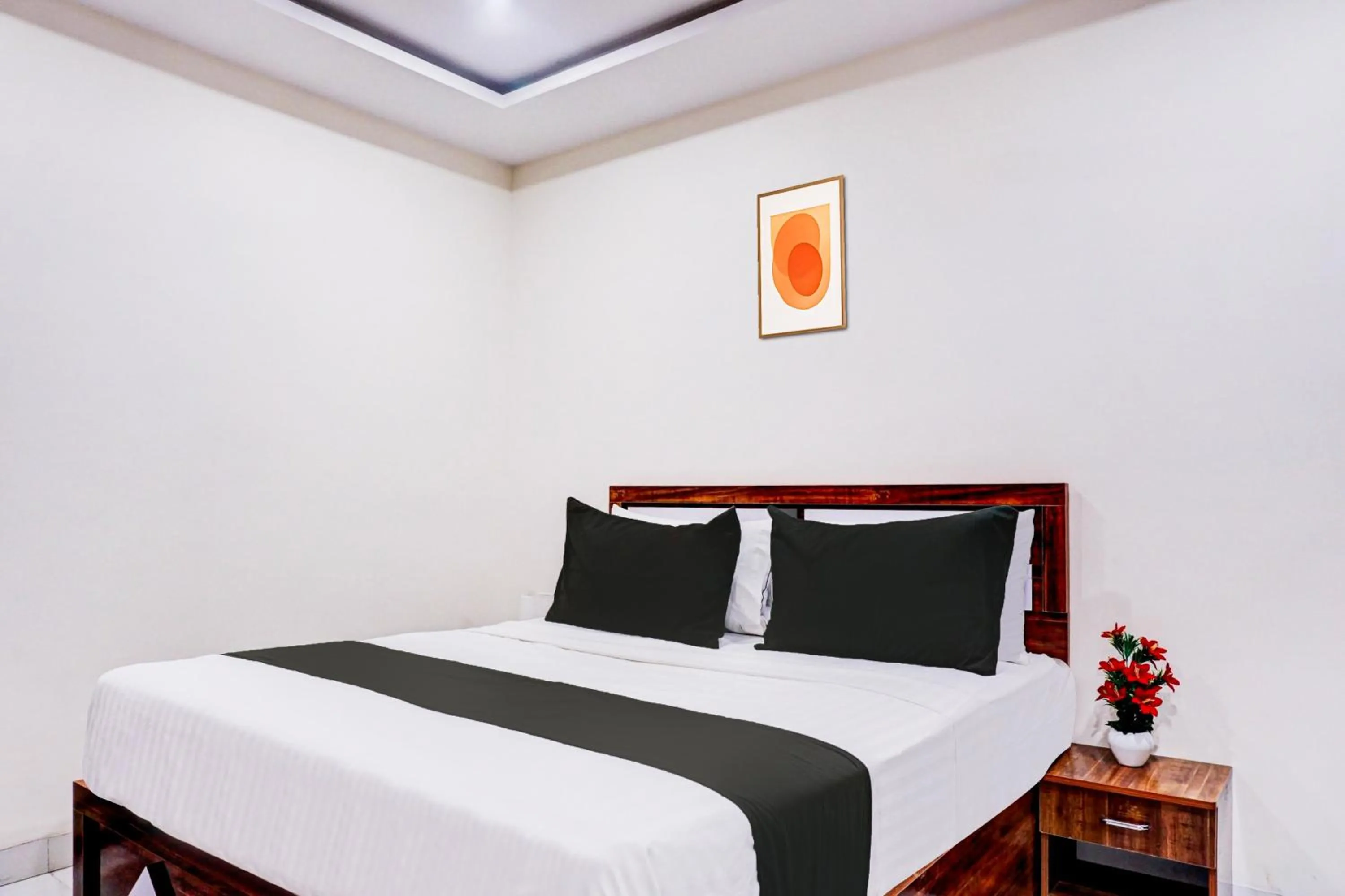 Hotel O Royal Inn