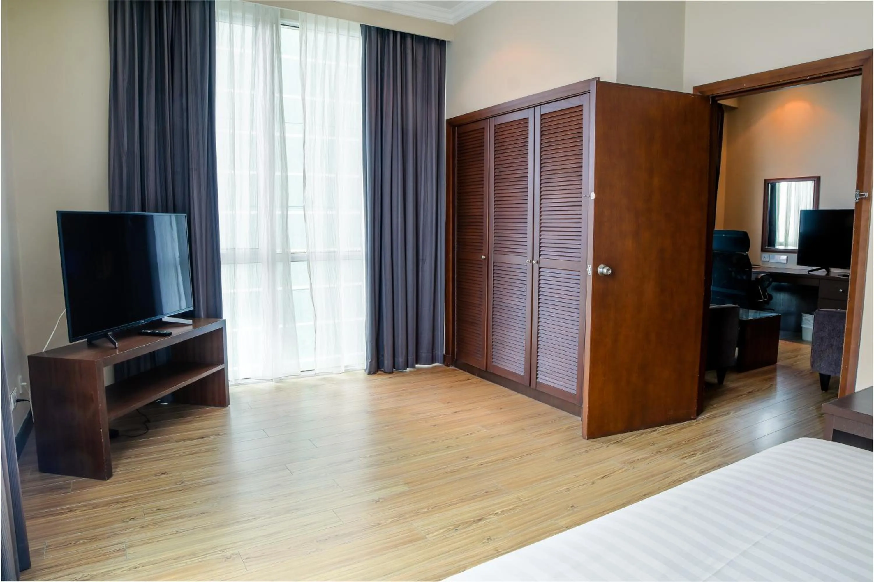 wardrobe, Bed in Swiss Hotel Apartment