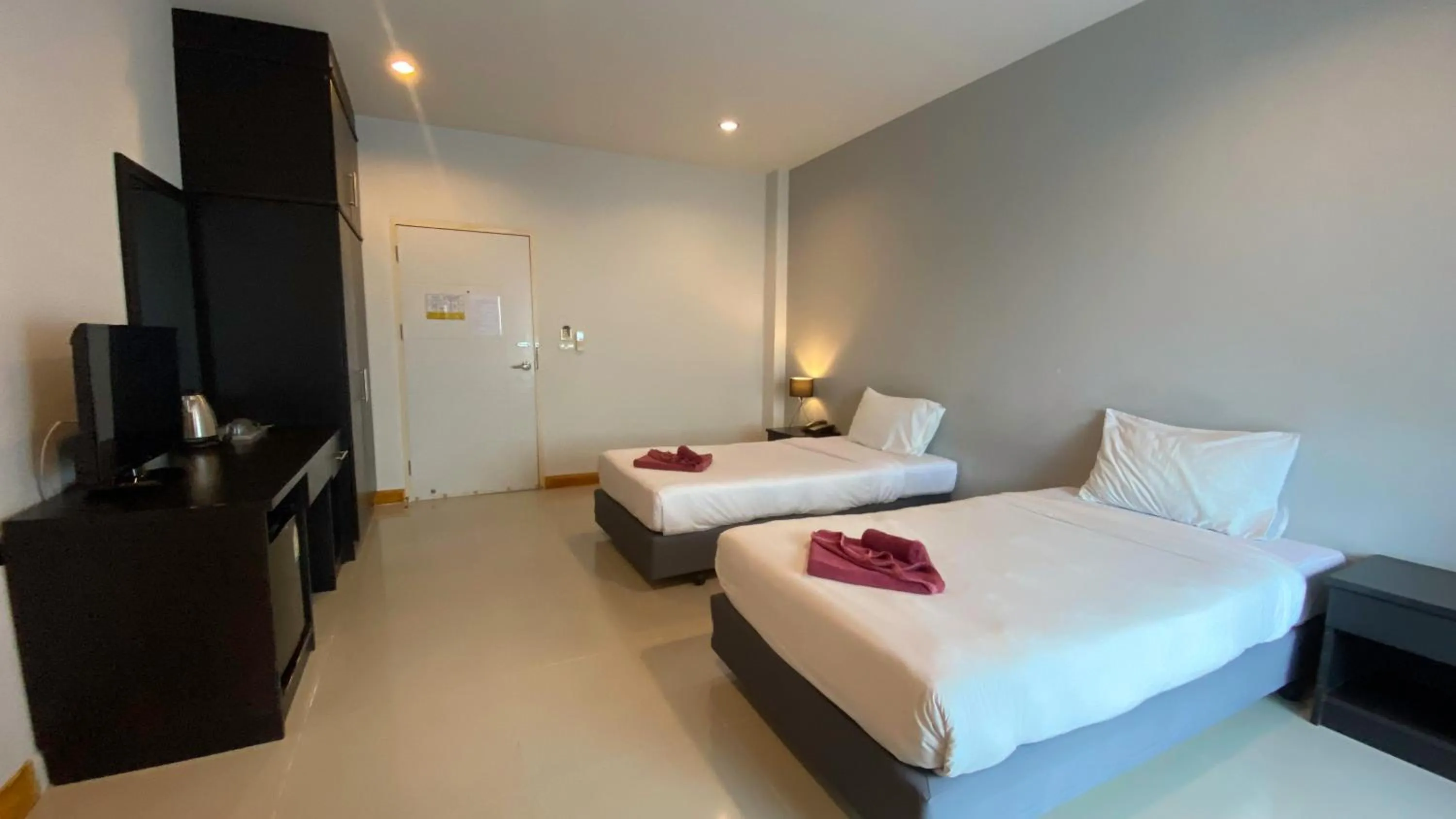 Photo of the whole room, Bed in Karon Sea Side