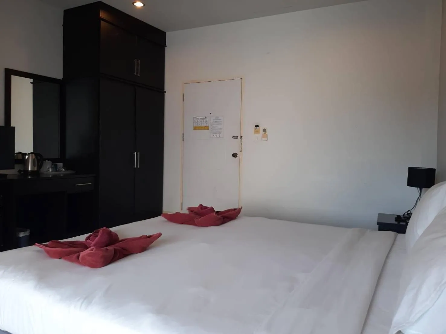 Bedroom, Bed in Karon Sea Side