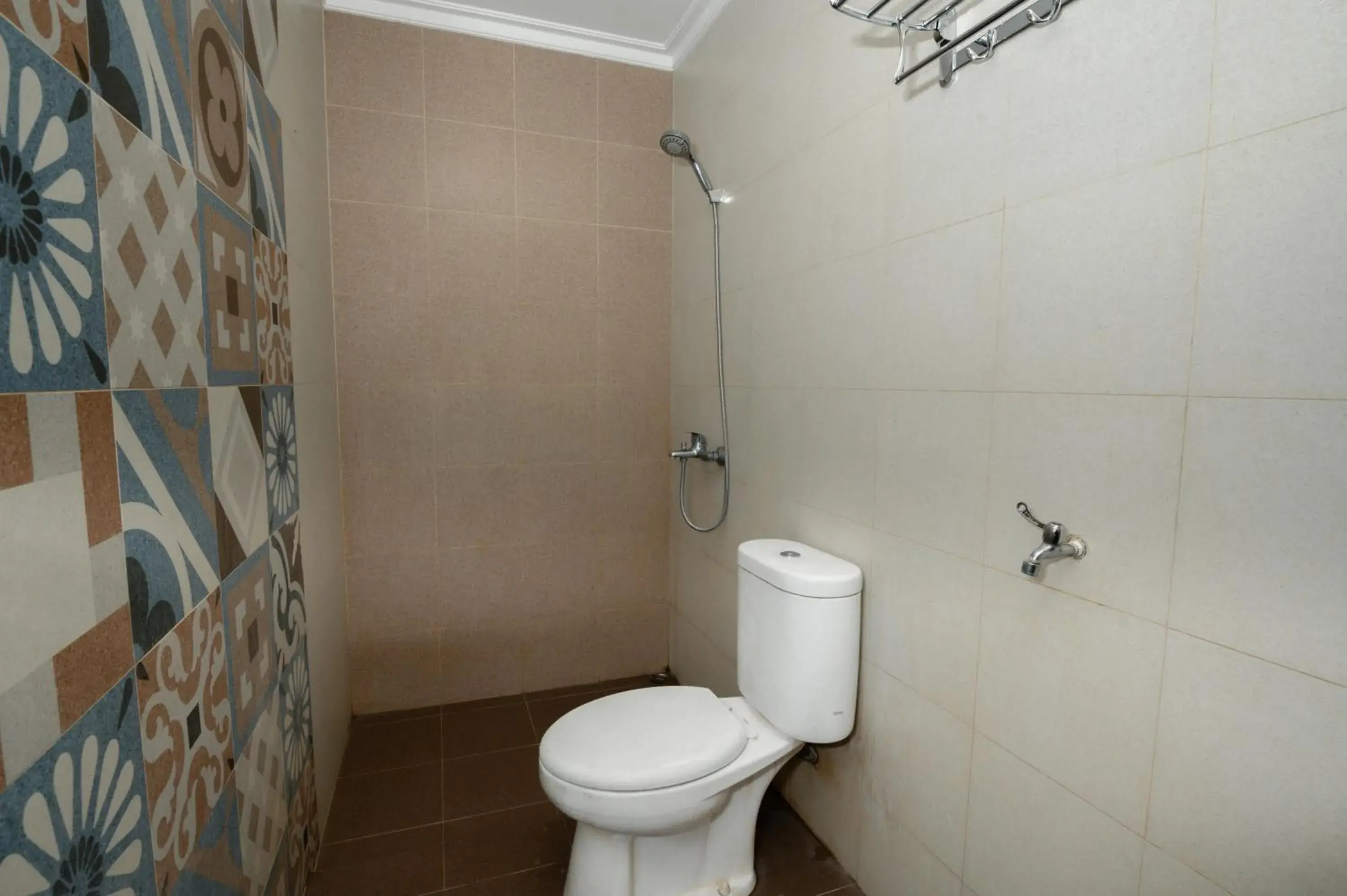 Toilet in Oryza Hotel Malioboro Toilet in Oryza Hotel Malioboro