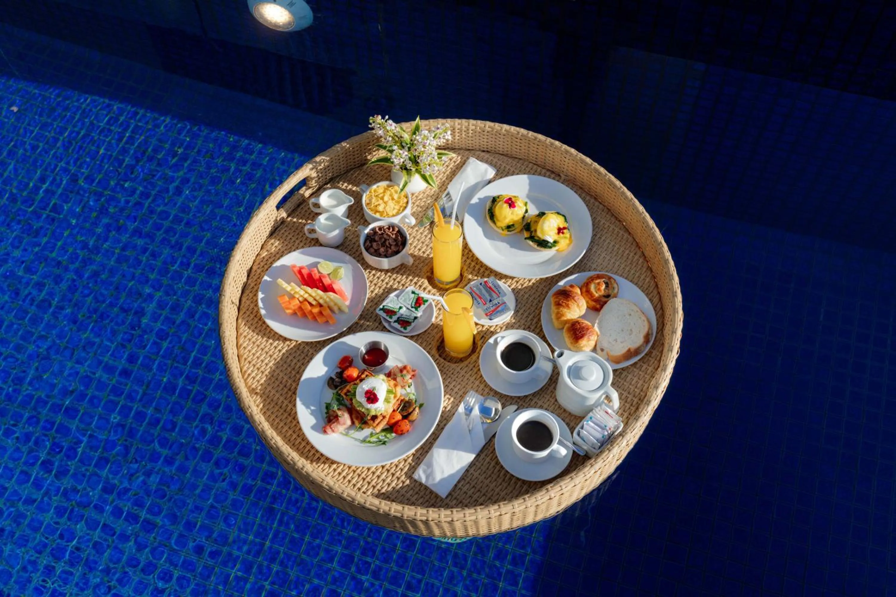 Food and drinks in The Sterling Villas