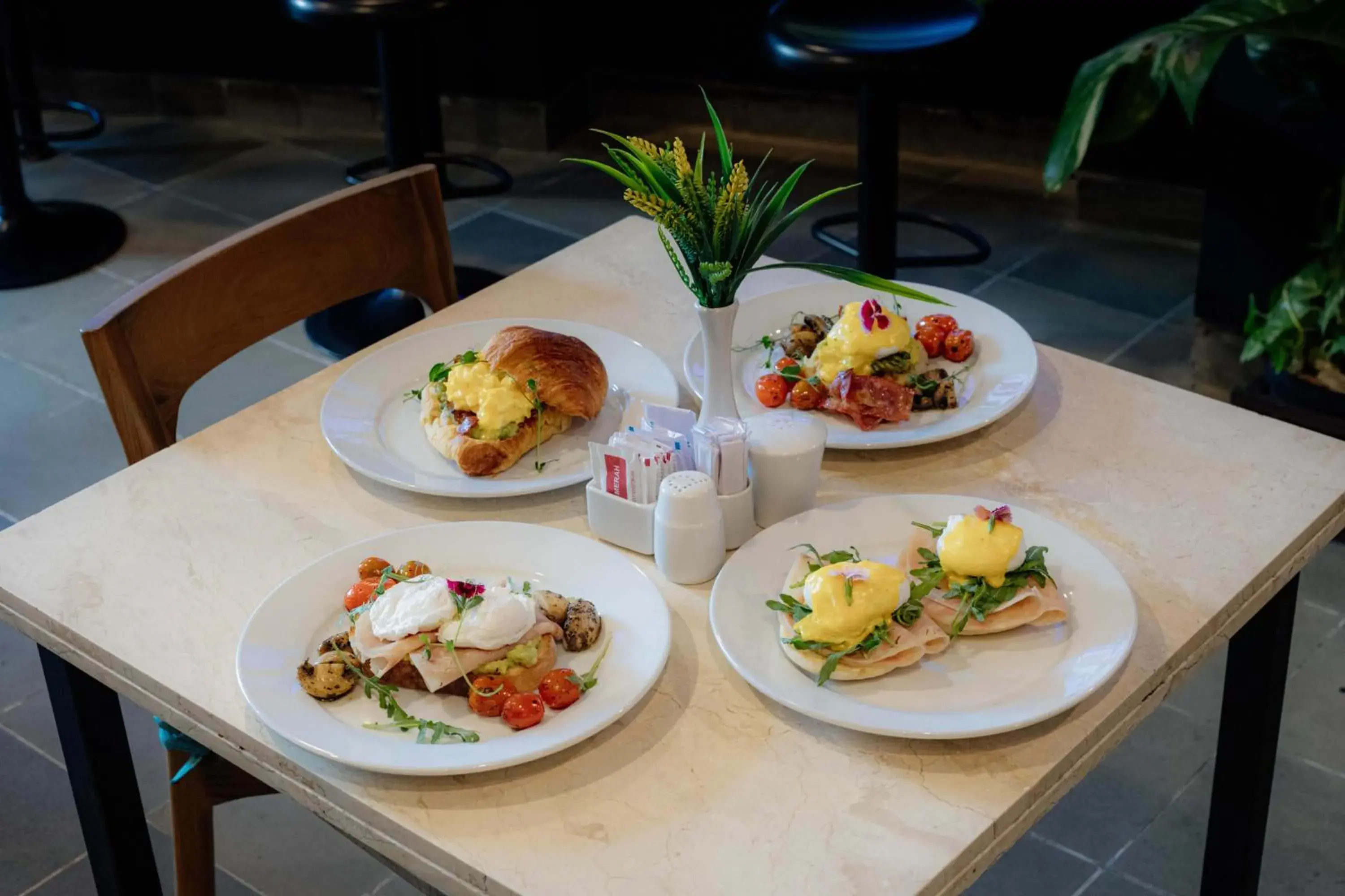 Restaurant/places to eat in The Sterling Villas Restaurant/places to eat in The Sterling Villas