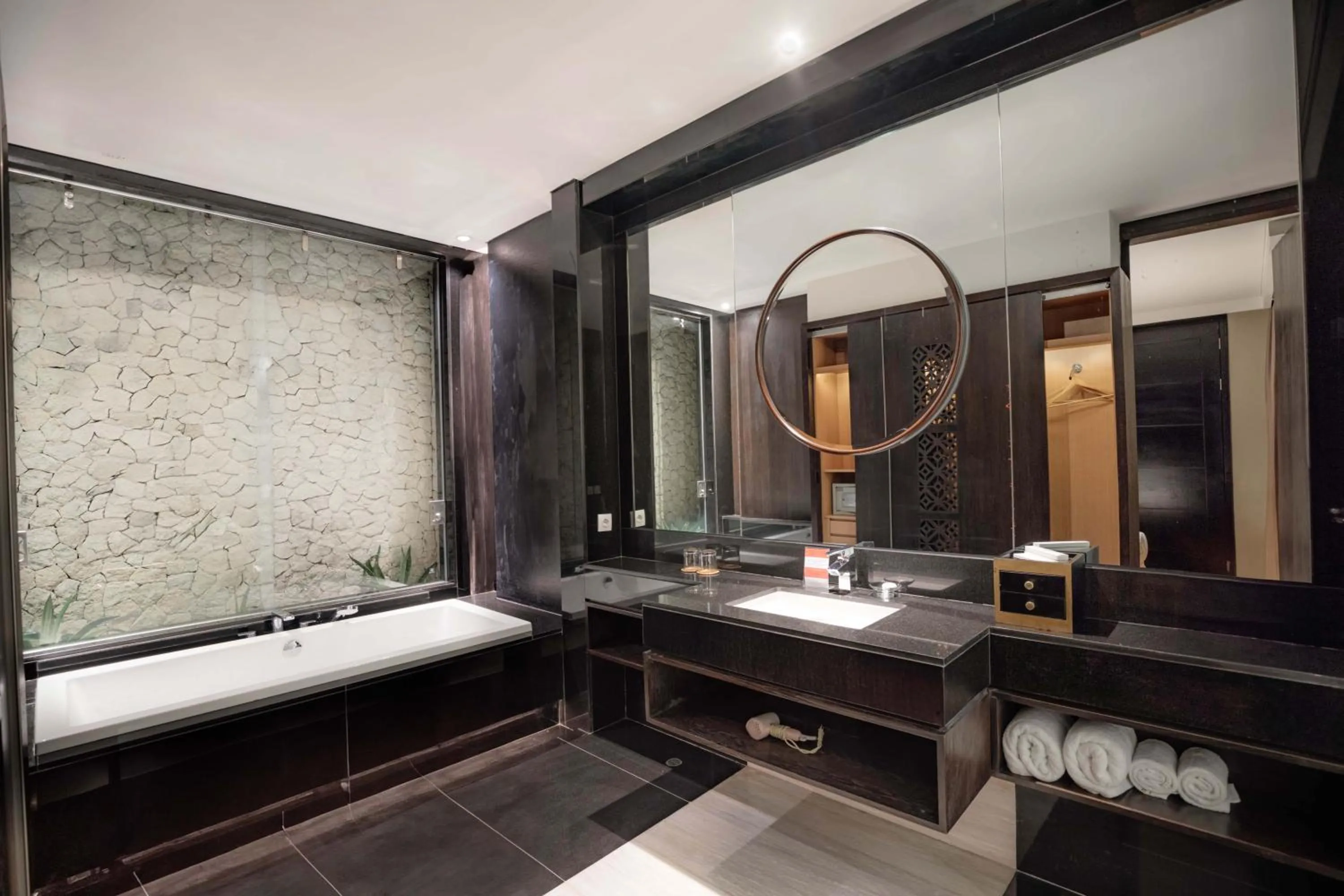 Bathroom, Bed in The Sterling Villas