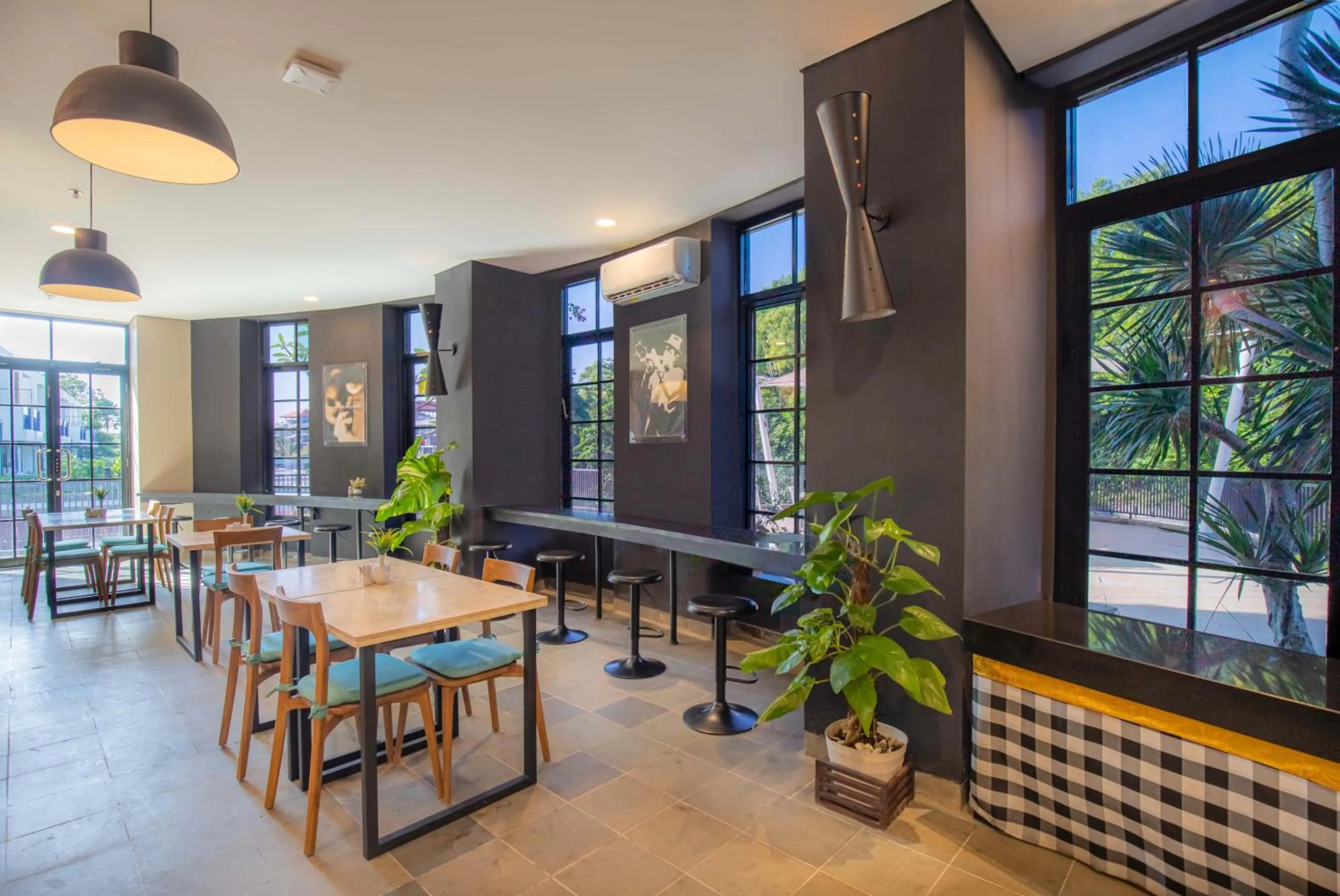 Restaurant/places to eat in The Sterling Villas