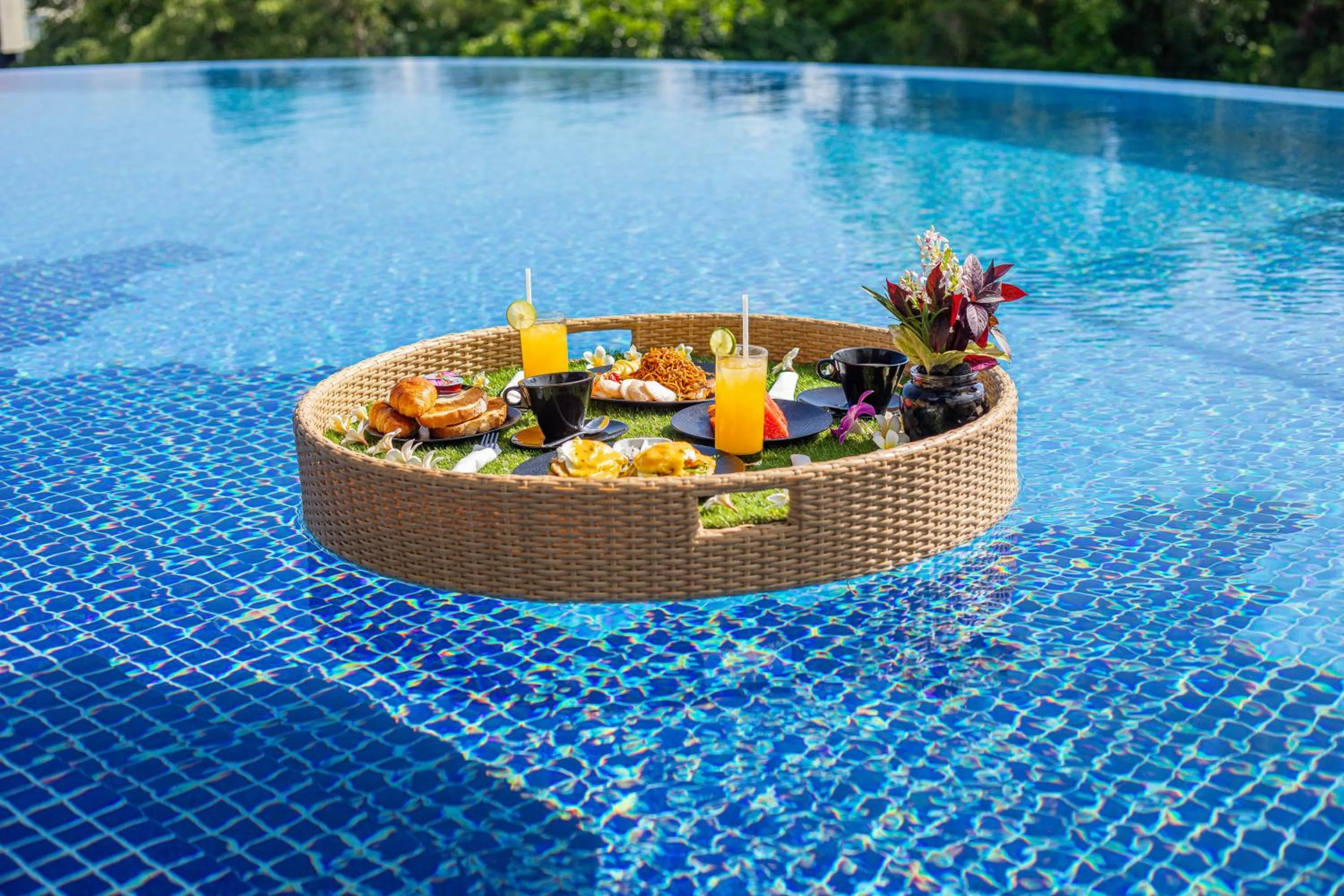 Food and drinks in The Sterling Villas