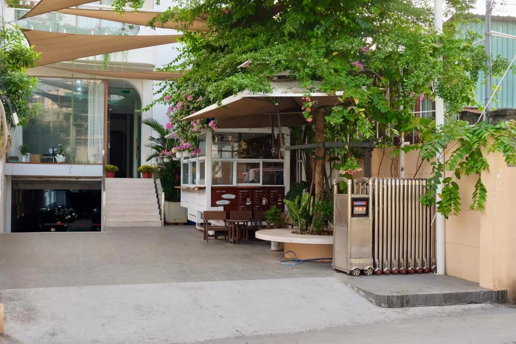 Property building in IN URBAN