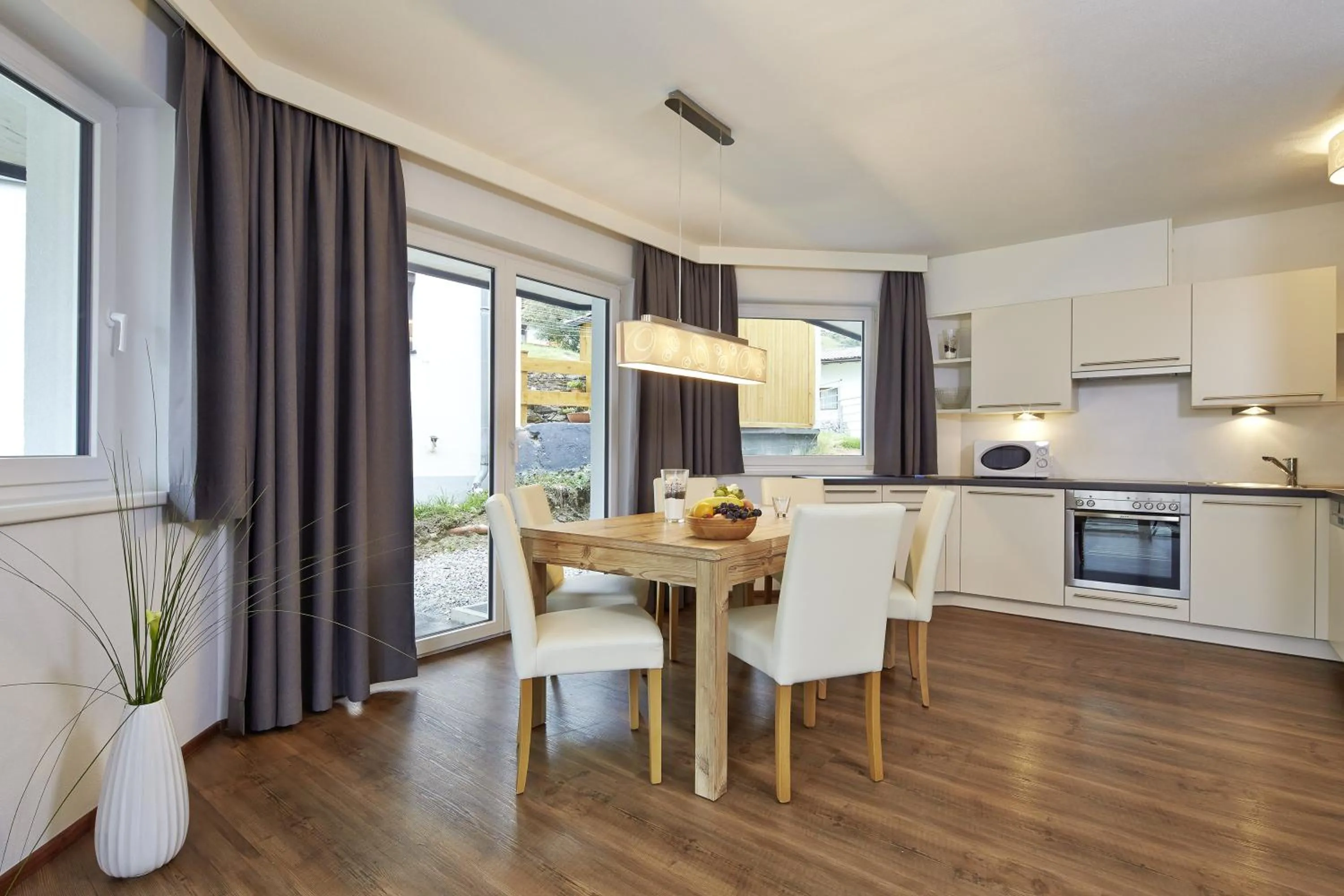 Dining area in Alpendiamond Ski in & Bike Out apartments Top 200, 400 & penthouse 600