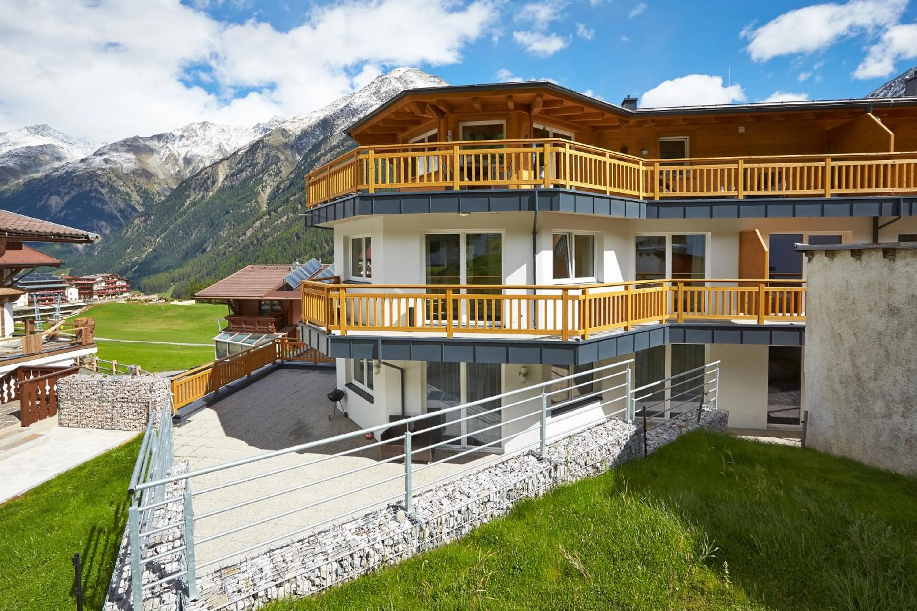 Property building in Alpendiamond Ski in & Bike Out apartments Top 200, 400 & penthouse 600
