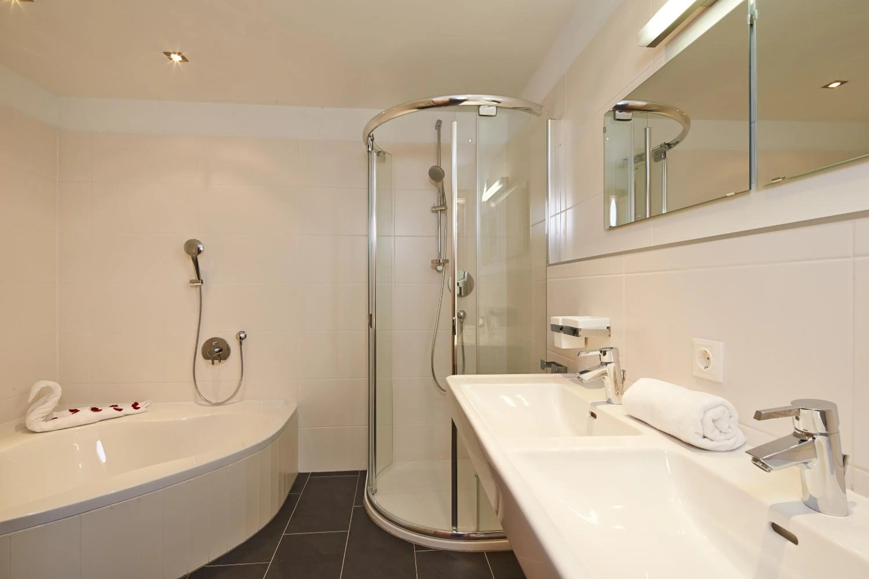 Bathroom in Alpendiamond Ski in & Bike Out apartments Top 200, 400 & penthouse 600
