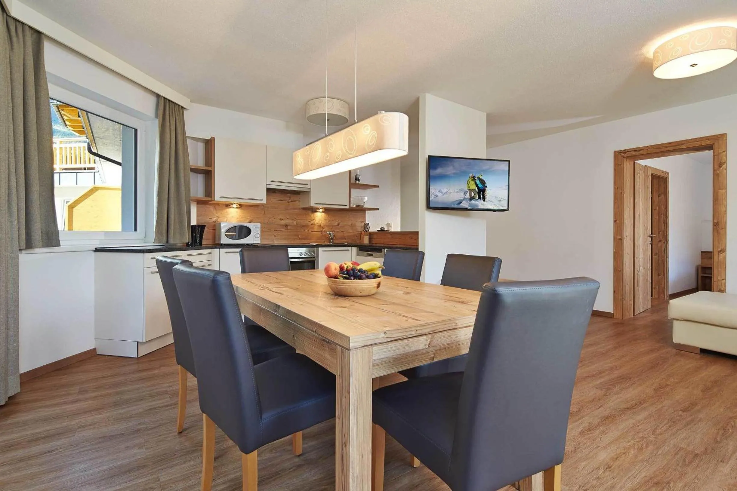 Dining area in Alpendiamond Ski in & Bike Out apartments Top 200, 400 & penthouse 600