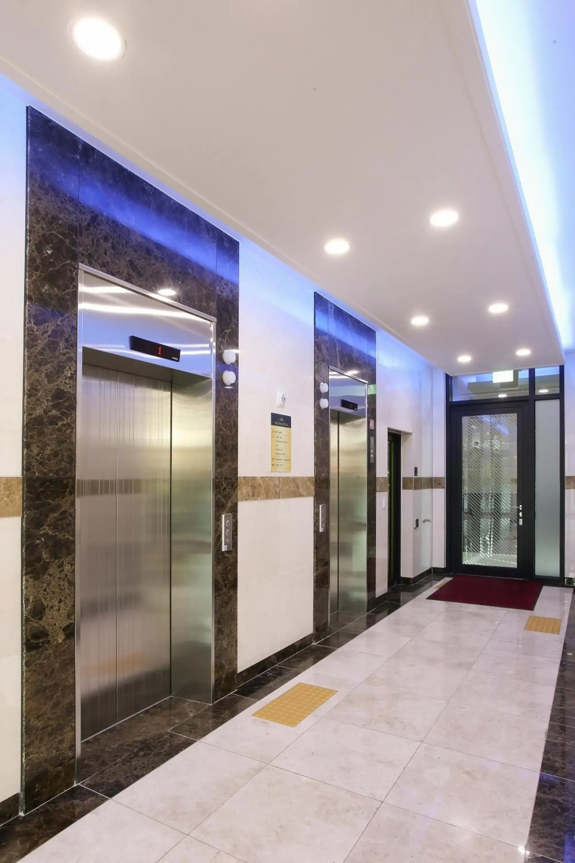 Facade/entrance in Golden City Hotel Dongdaemun Facade/entrance in Golden City Hotel Dongdaemun