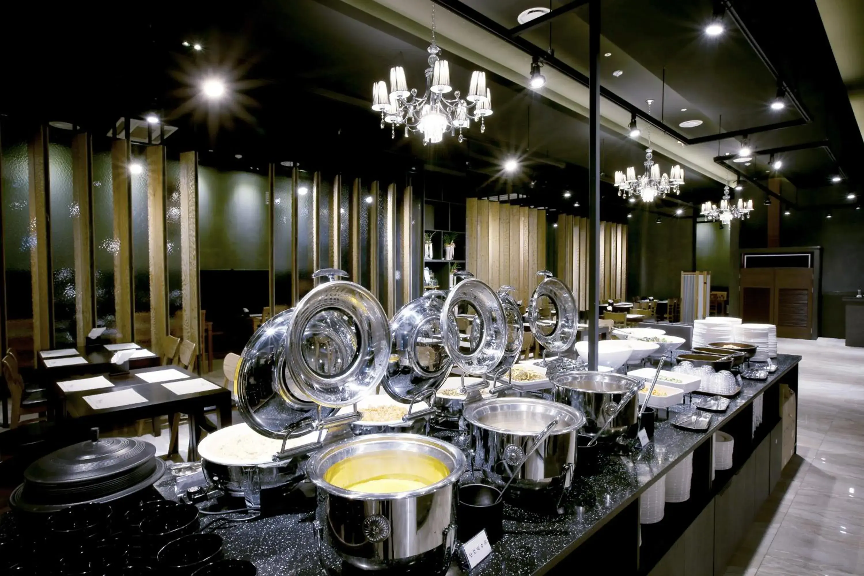 Restaurant/places to eat in Golden City Hotel Dongdaemun Restaurant/places to eat in Golden City Hotel Dongdaemun