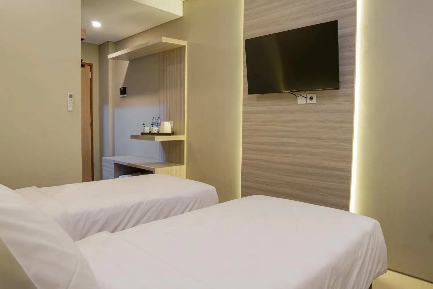 Bed in Sajiwa Inn and Suite Hotel