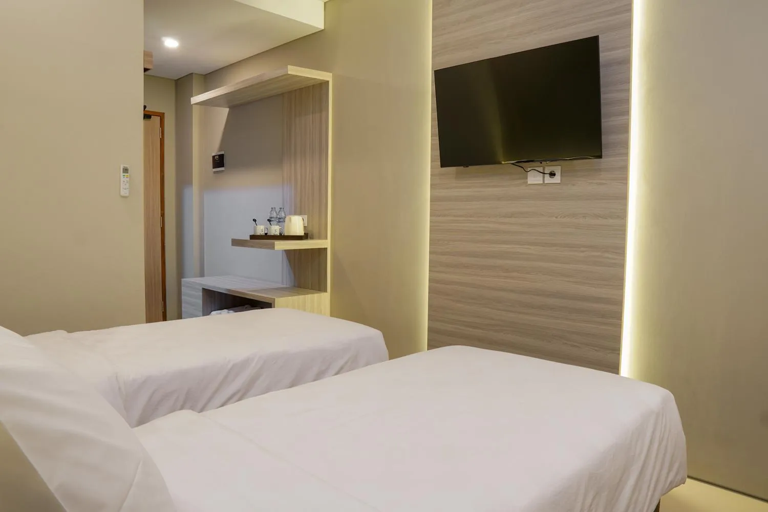 Bed in Sajiwa Inn and Suite Hotel