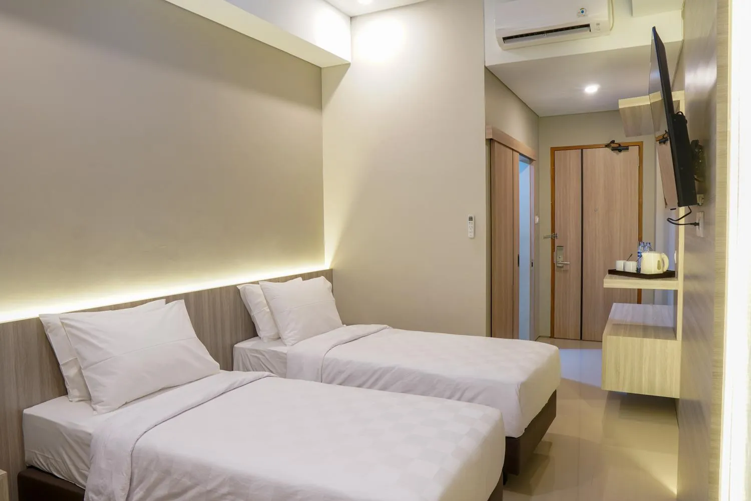 Bed in Sajiwa Inn and Suite Hotel