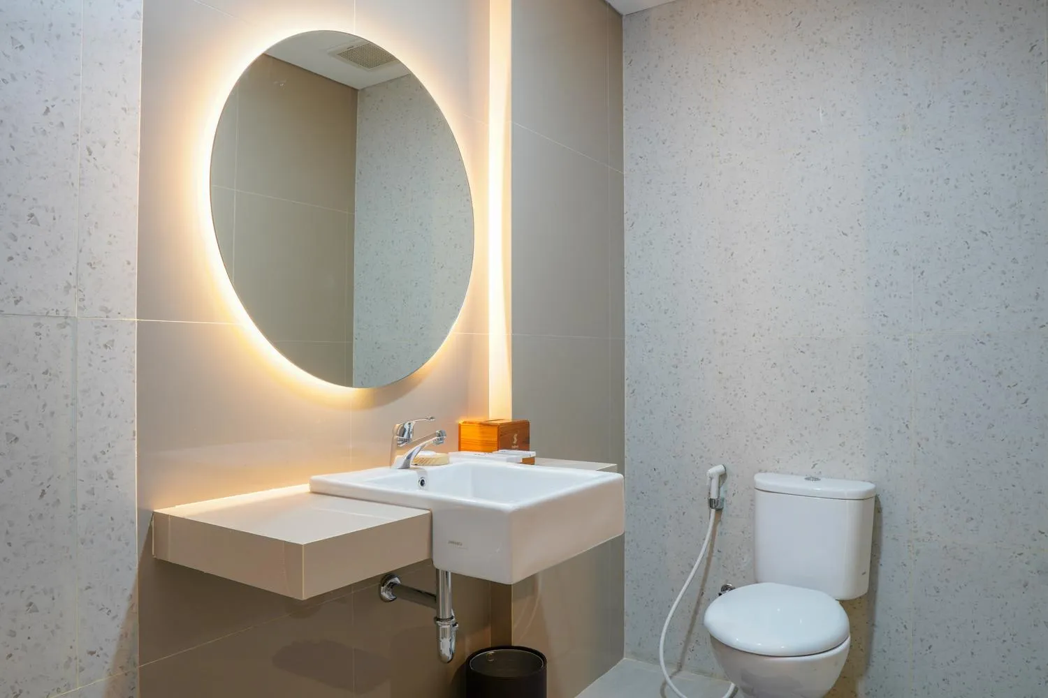 Sajiwa Inn and Suite Hotel