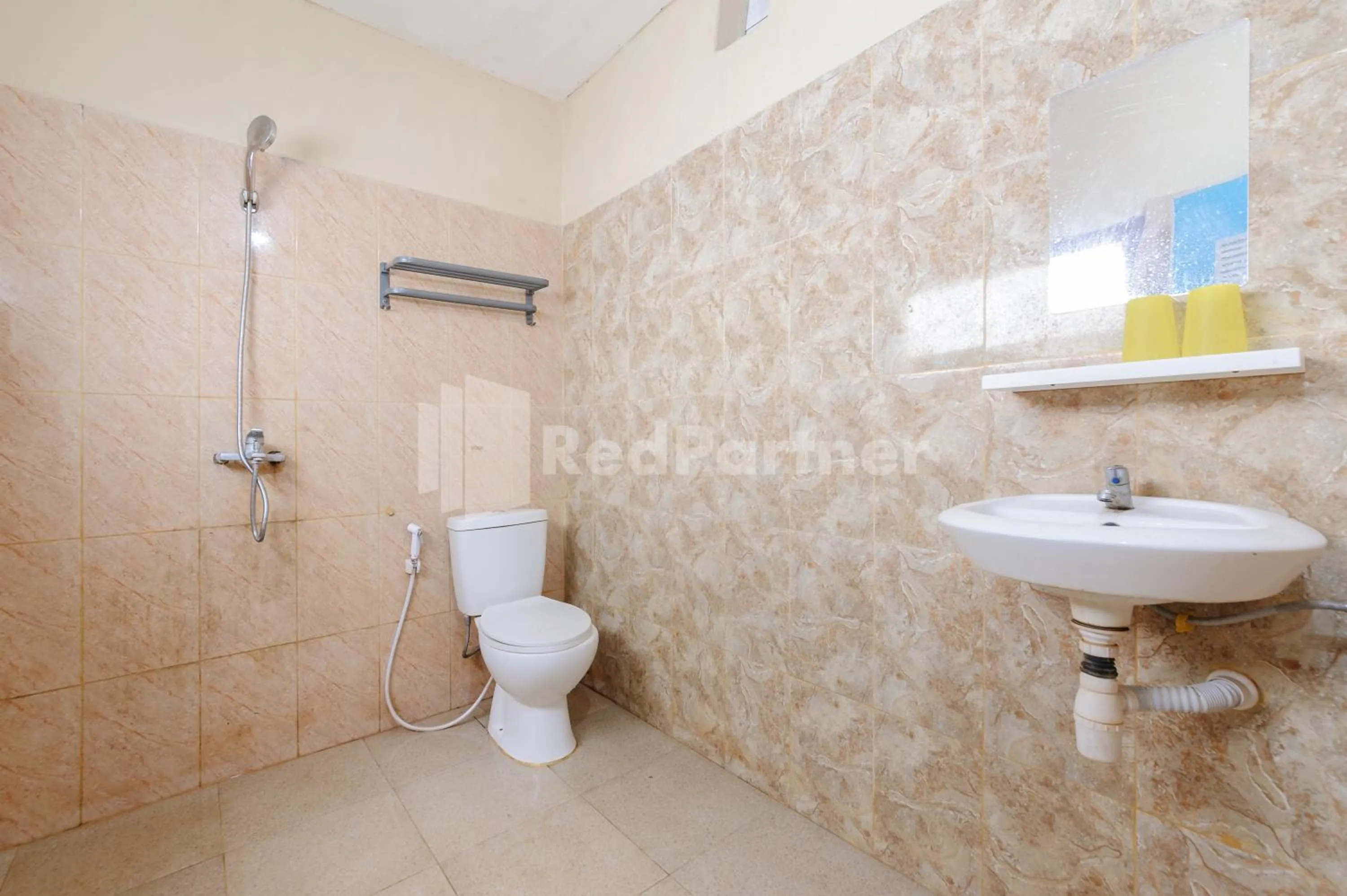 Bathroom in Arwana Inn Lampung Mitra RedDoorz