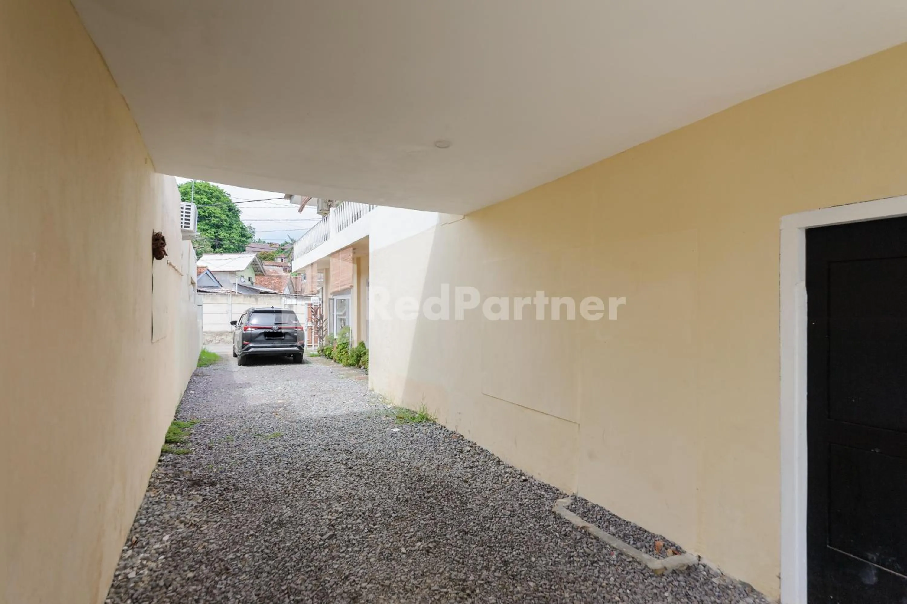 Parking in Arwana Inn Lampung Mitra RedDoorz