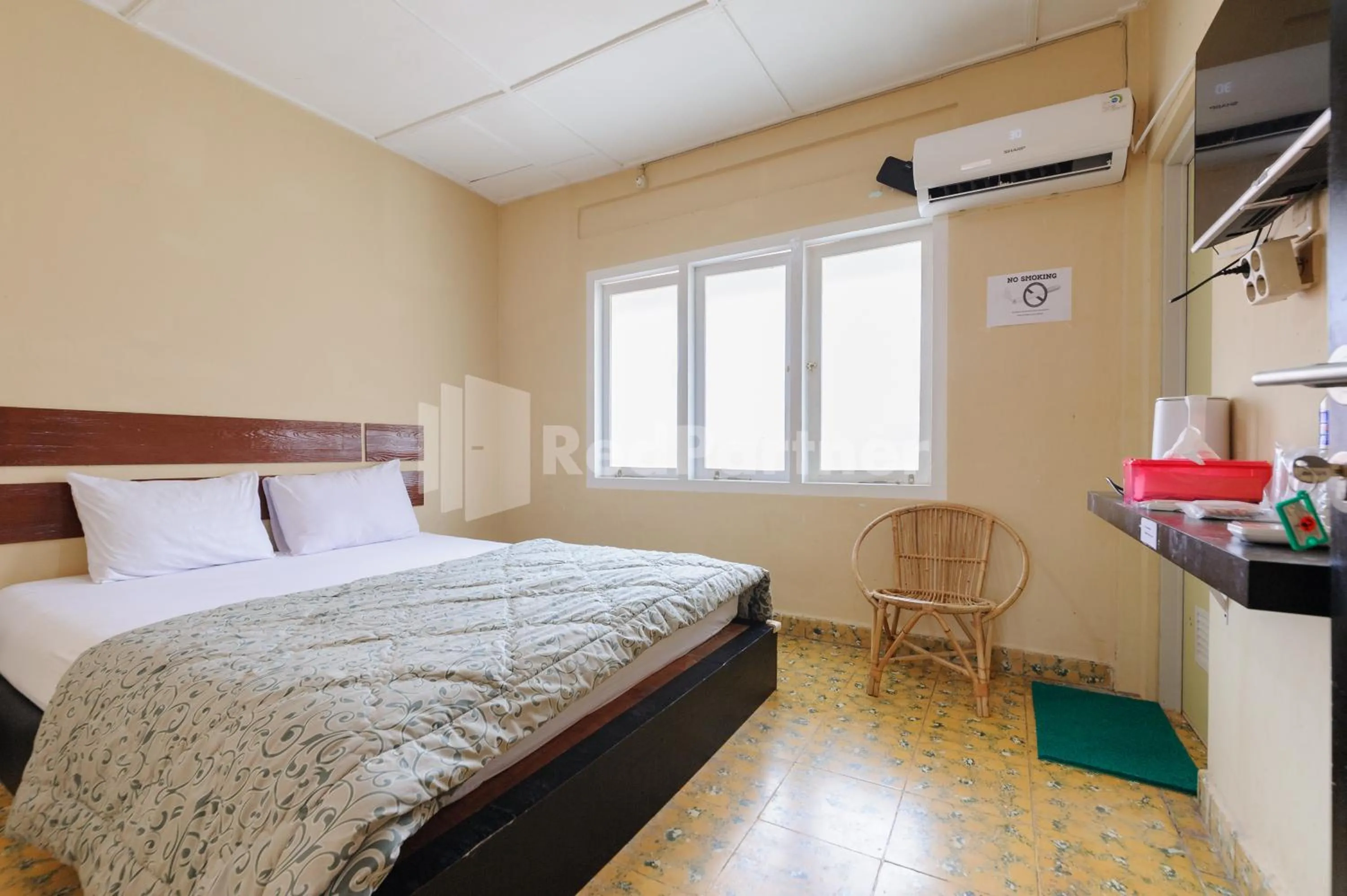 Bedroom, Bed in Arwana Inn Lampung Mitra RedDoorz