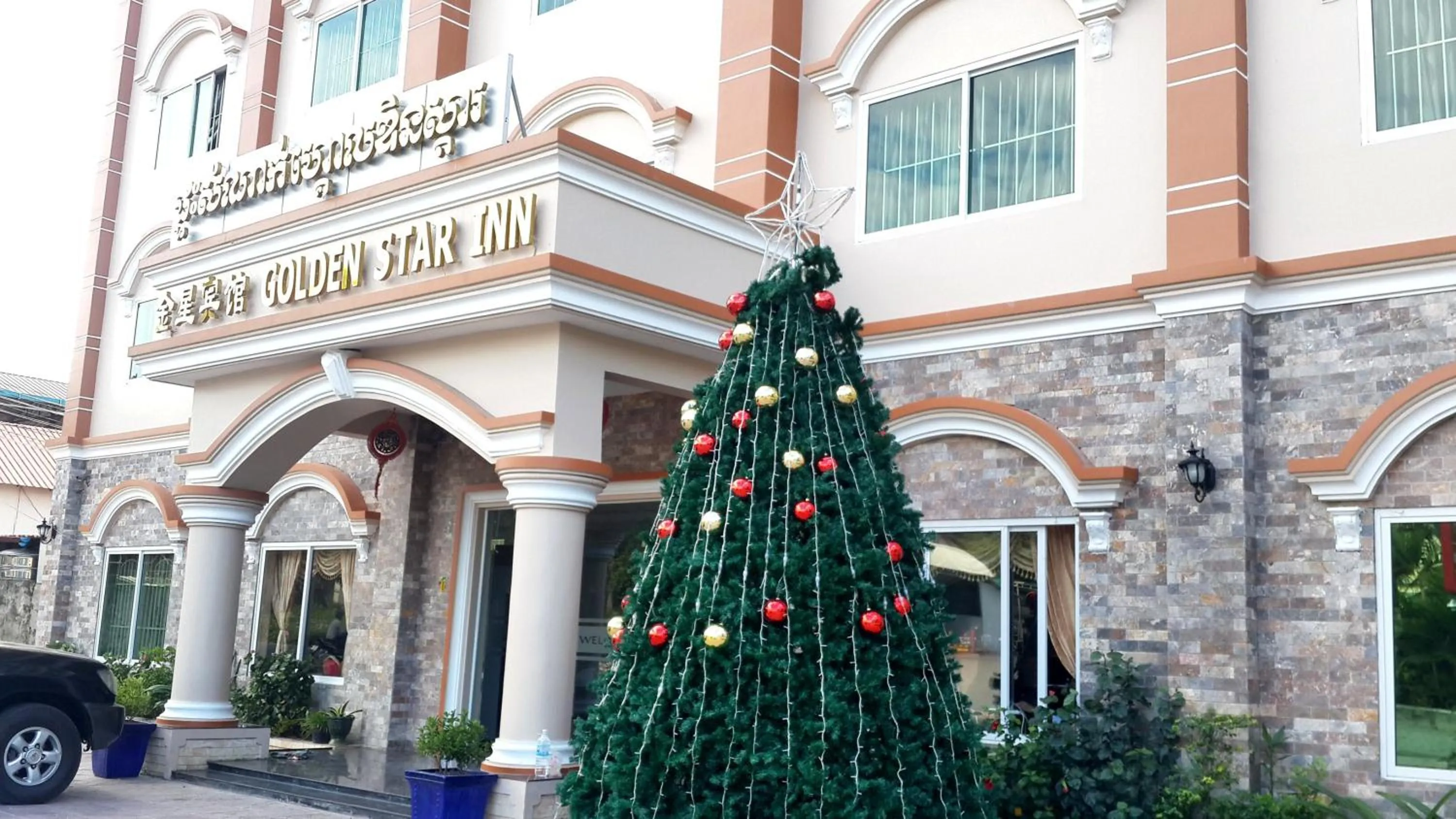 Facade/entrance in Golden Star Inn