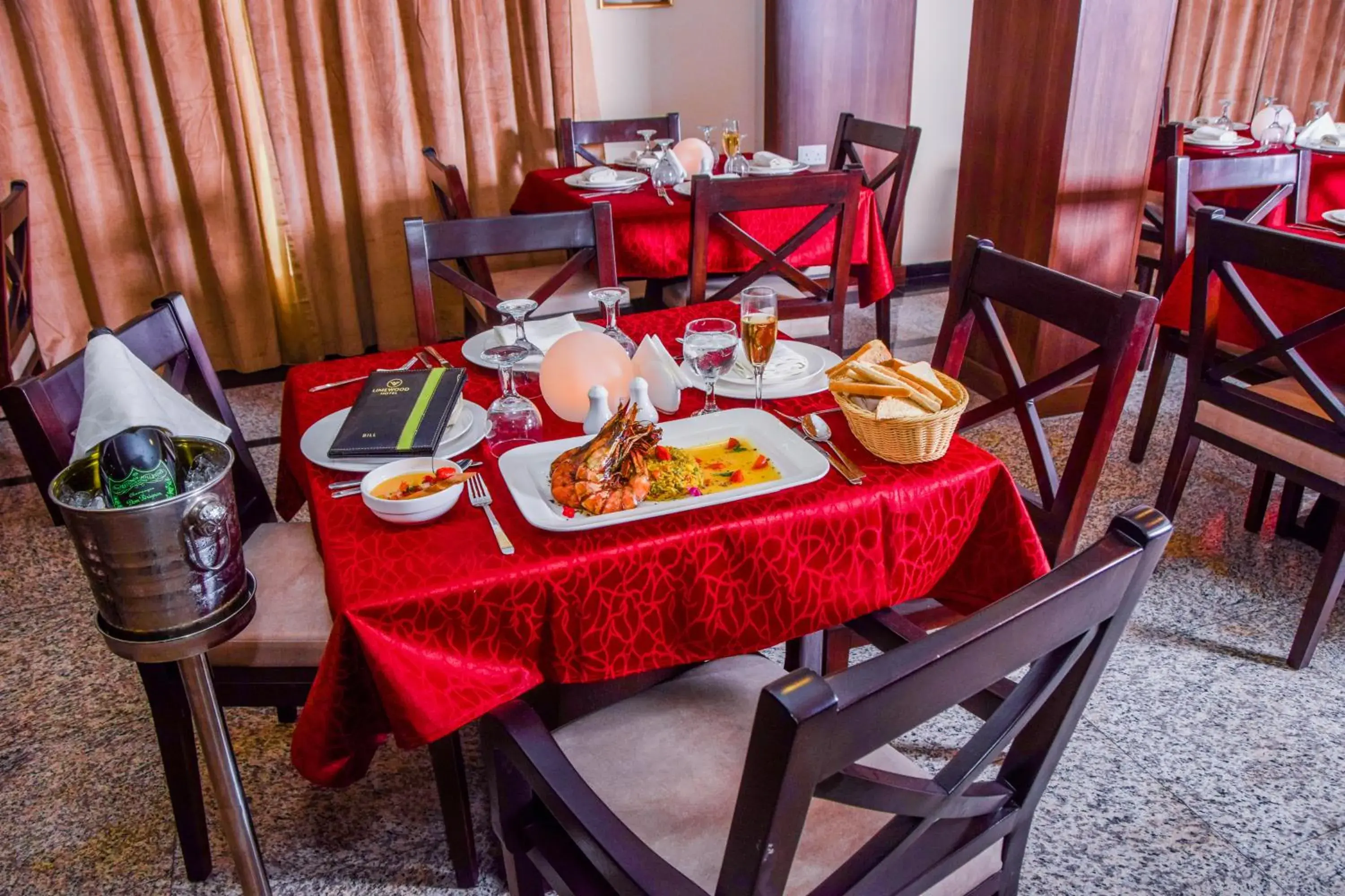 Restaurant/places to eat in LIMEWOOD HOTEL Restaurant/places to eat in LIMEWOOD HOTEL