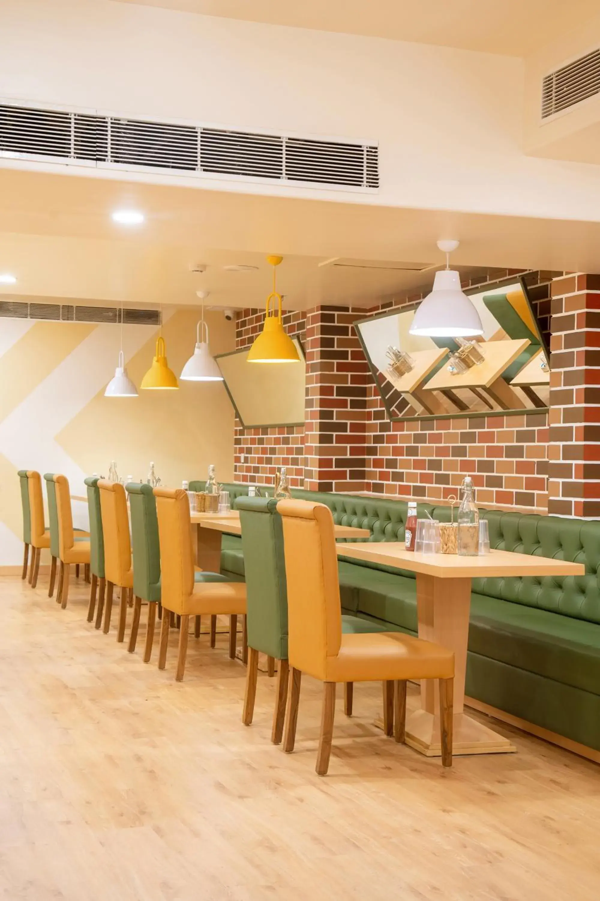 Restaurant/places to eat in Bloom Hotel - CR Park Restaurant/places to eat in Bloom Hotel - CR Park