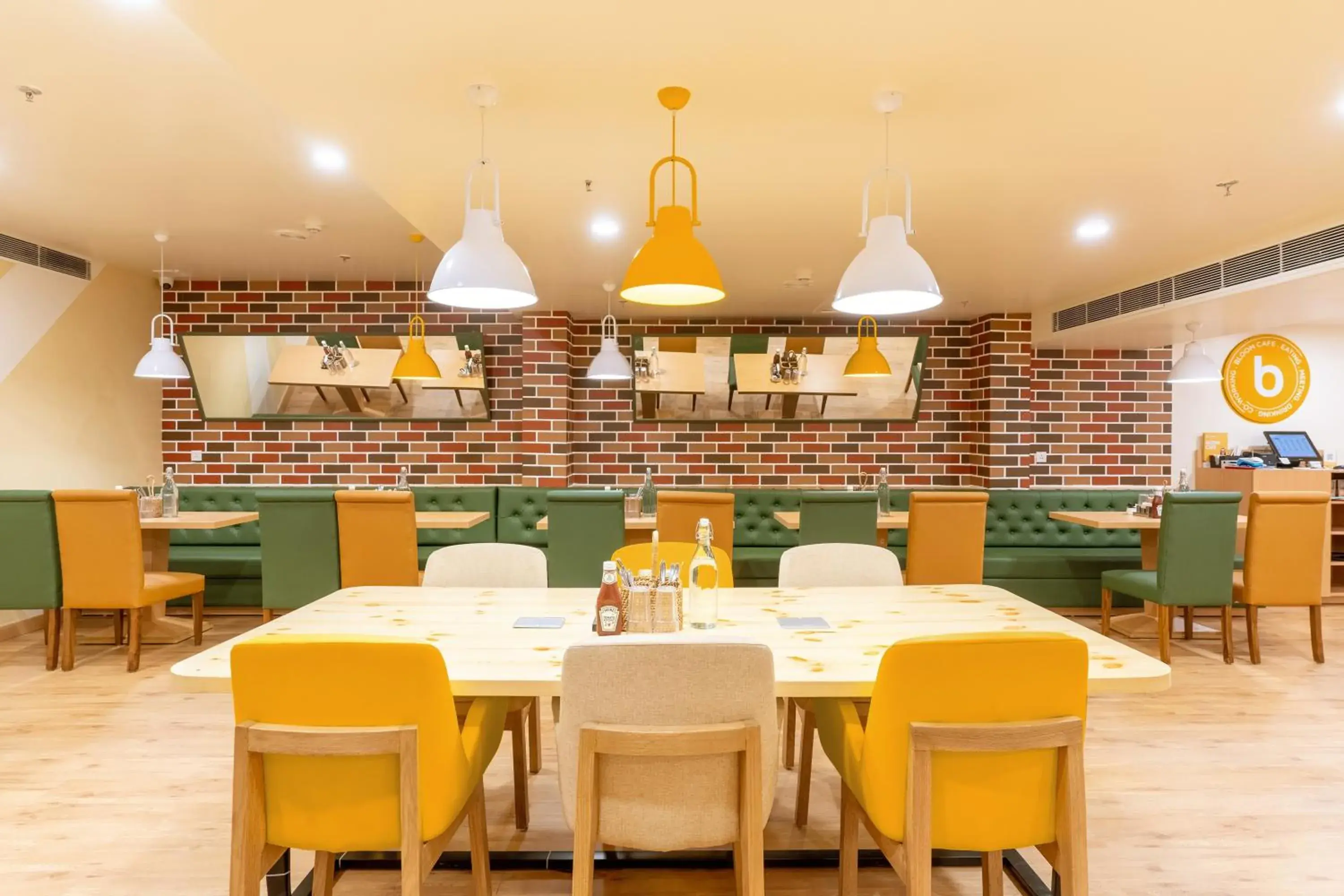 Restaurant/places to eat in Bloom Hotel - CR Park Restaurant/places to eat in Bloom Hotel - CR Park