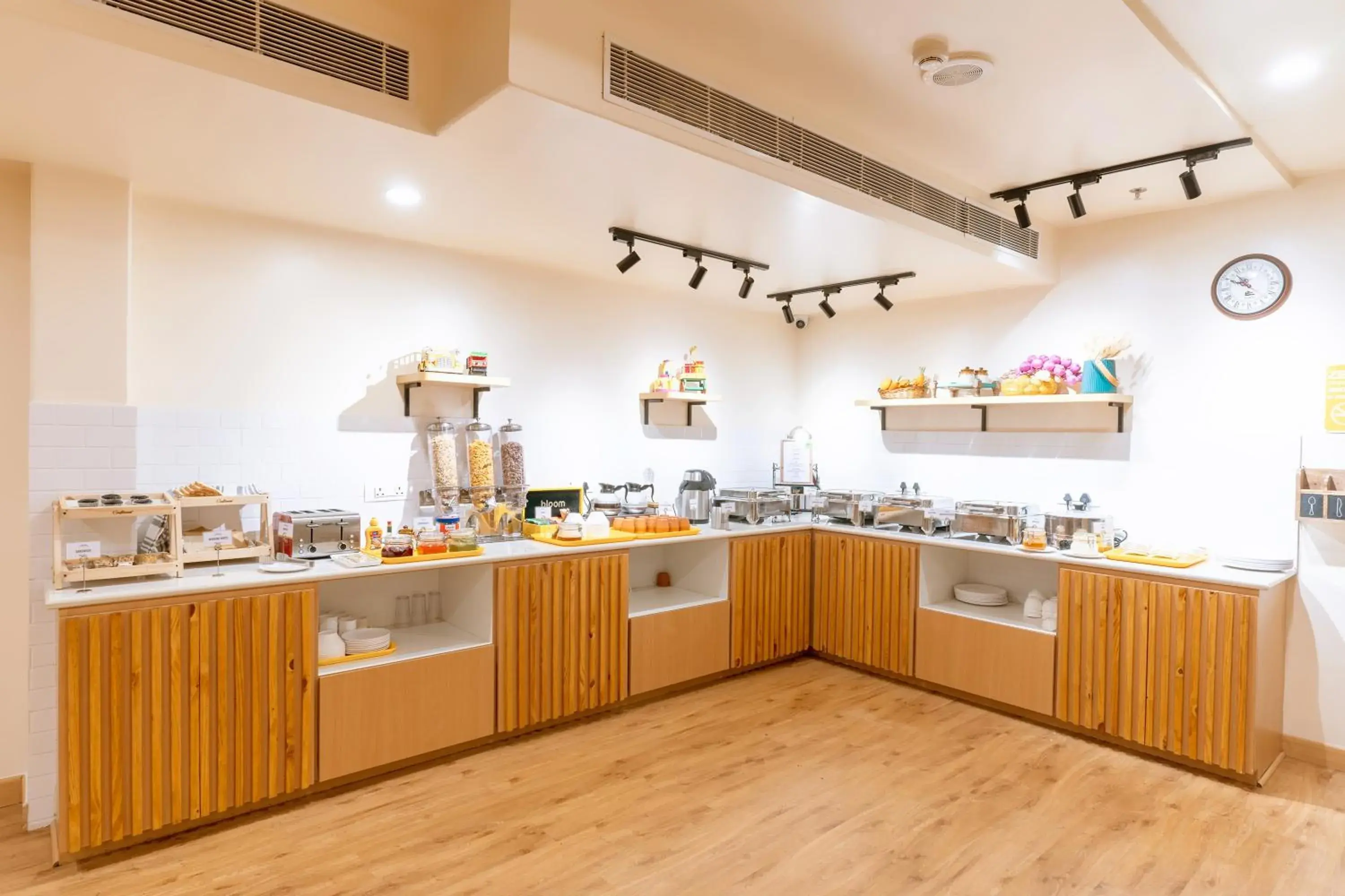 Restaurant/places to eat in Bloom Hotel - CR Park Restaurant/places to eat in Bloom Hotel - CR Park