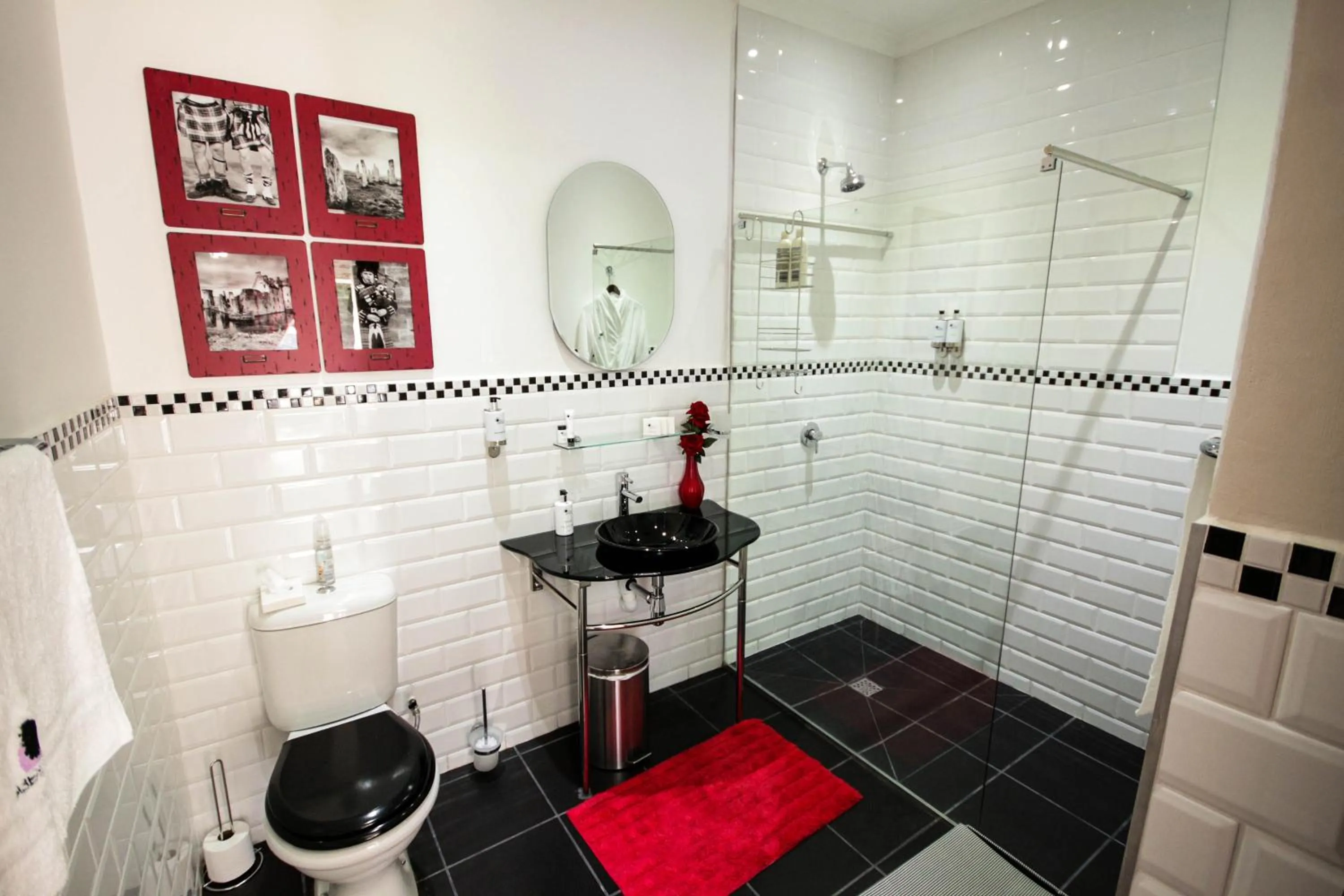Bathroom in Aberdeen House