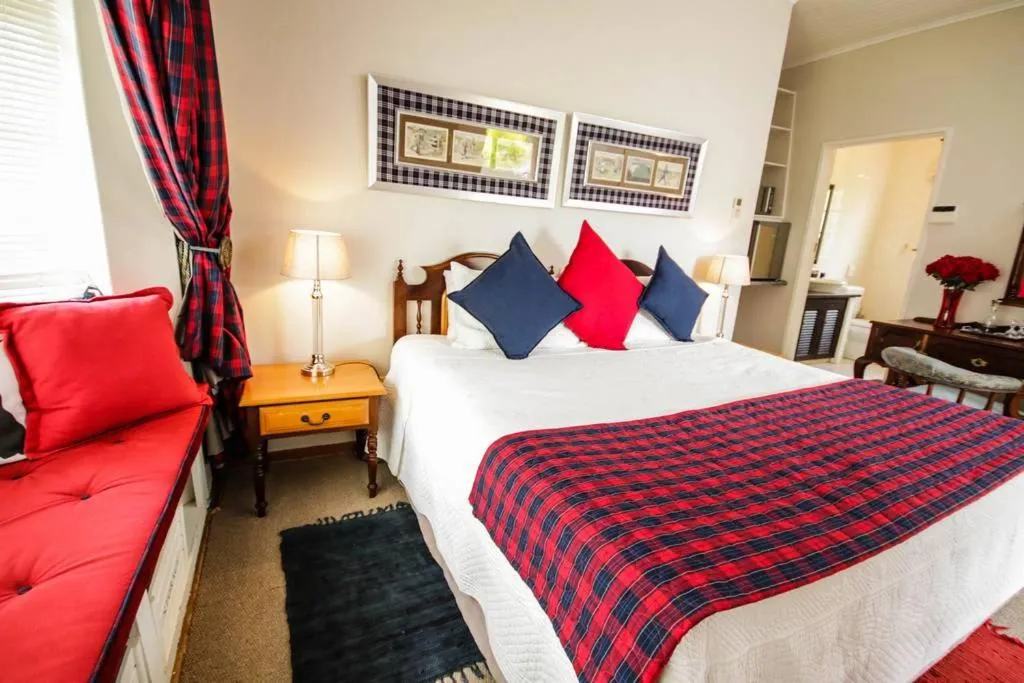 Photo of the whole room, Bed in Aberdeen House