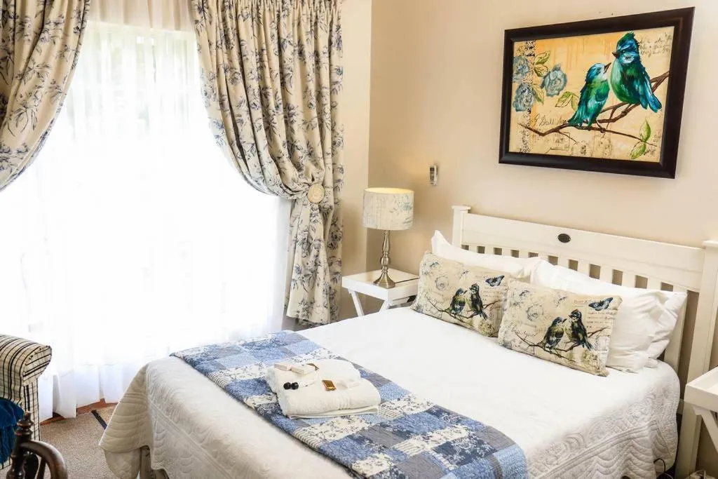 Photo of the whole room, Bed in Aberdeen House