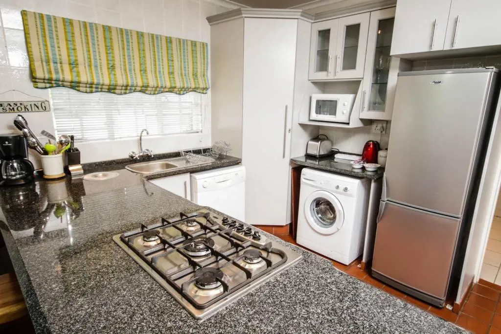 Photo of the whole room, Kitchen/Kitchenette in Aberdeen House