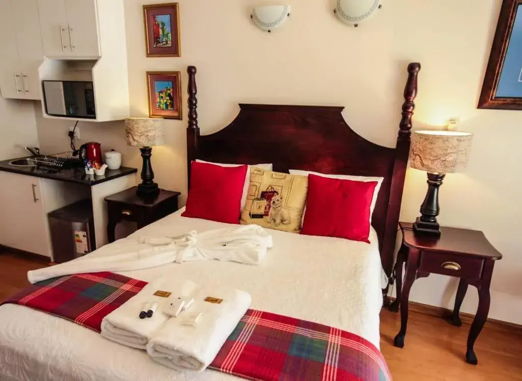 Queen Room - single occupancy in Aberdeen House Queen Room - single occupancy in Aberdeen House