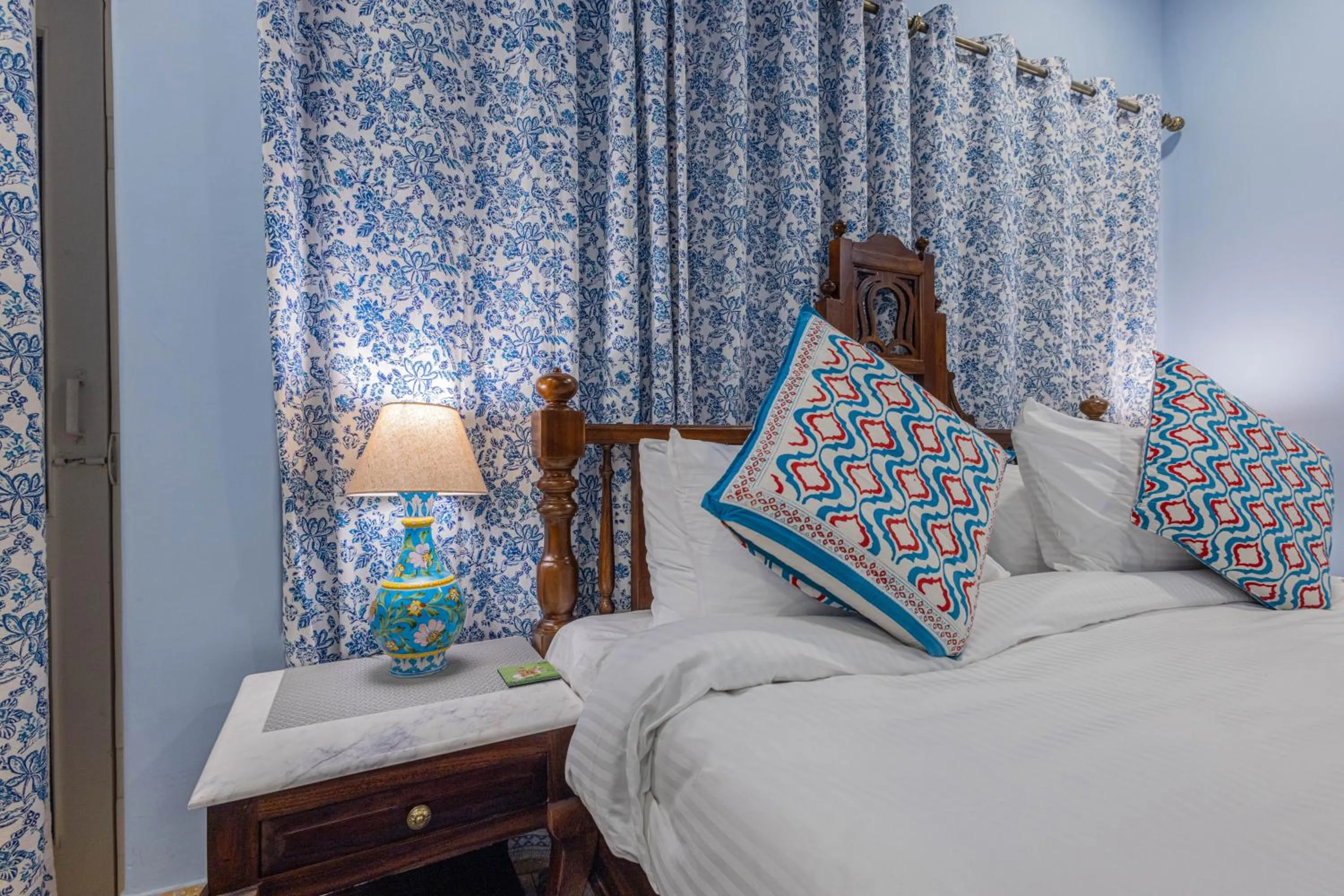 Bed in Sheel Mahal- Near Hawa Mahal