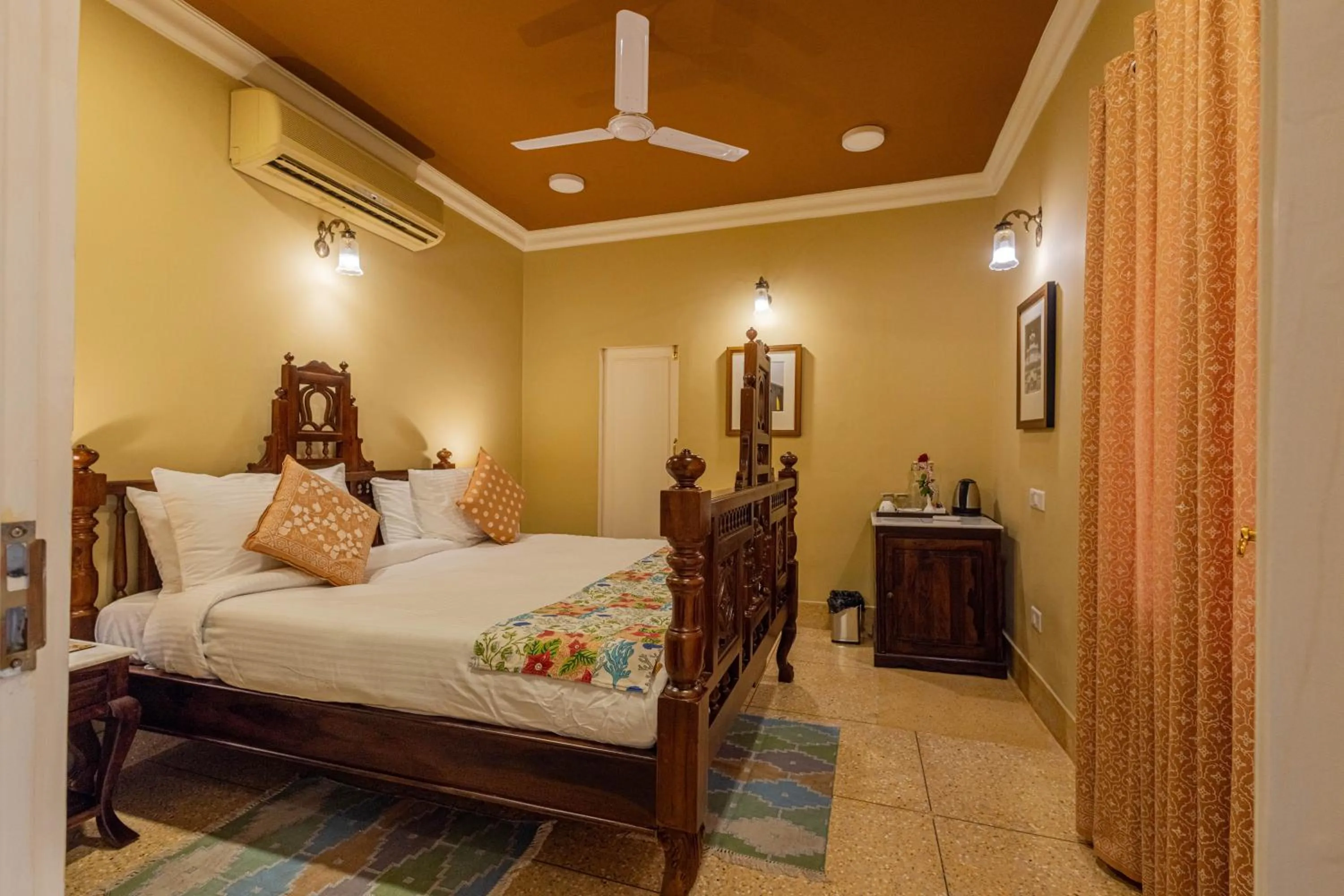 Bedroom, Bed in Sheel Mahal- Near Hawa Mahal