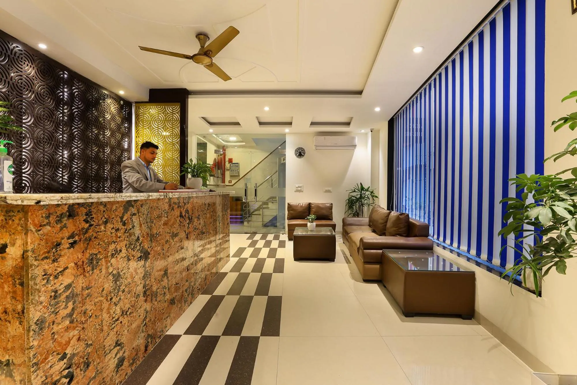 Lobby or reception in Denver Paragon Suites Delhi Airport