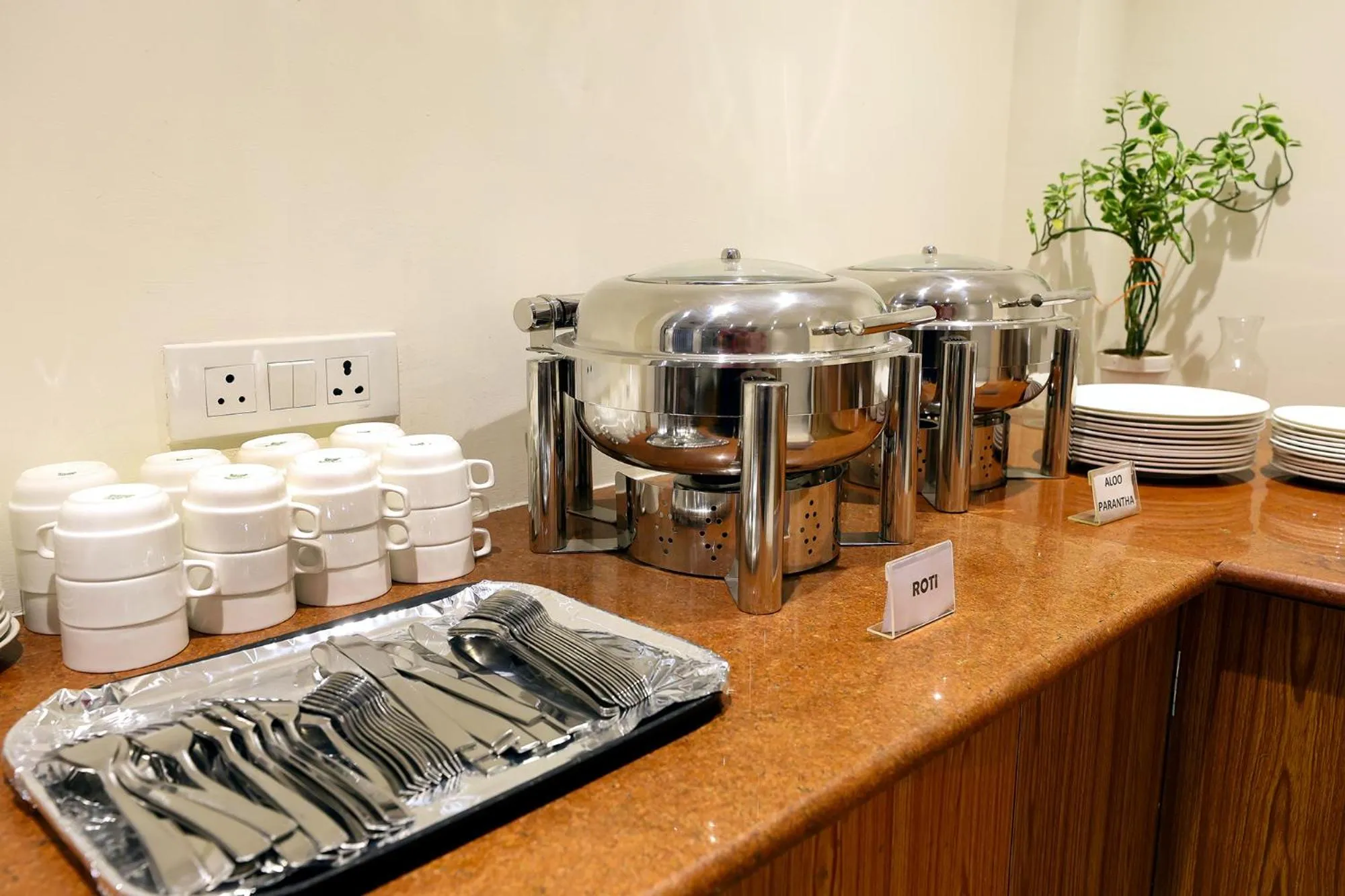 Restaurant/places to eat in Denver Paragon Suites Delhi Airport