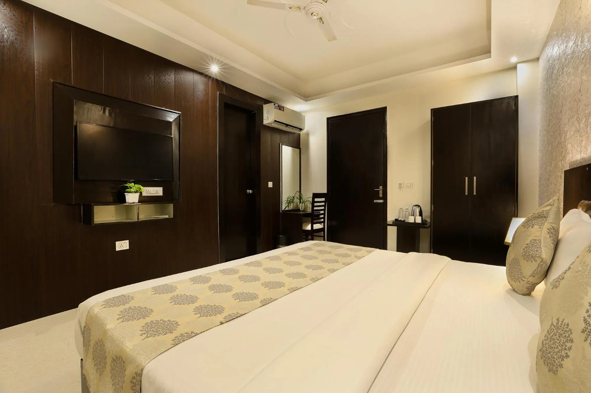 Bedroom in Denver Paragon Suites Delhi Airport