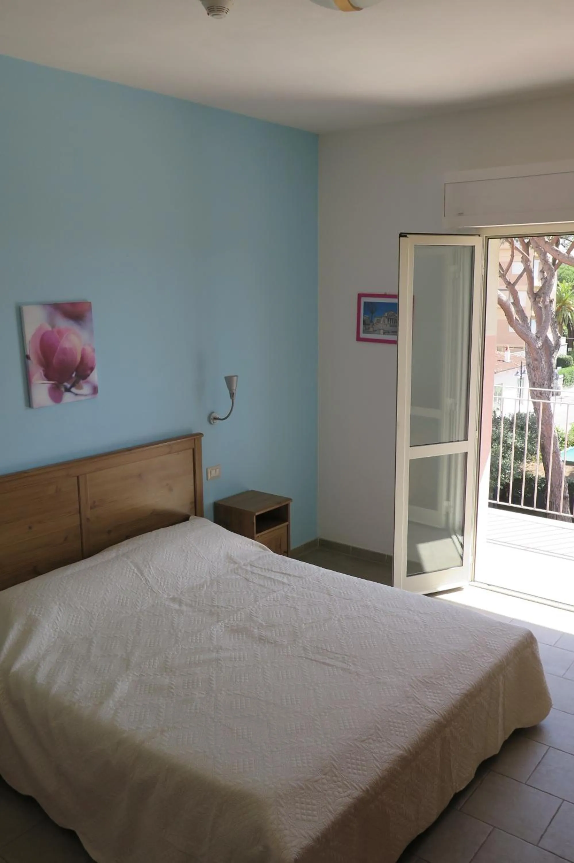 One-Bedroom Apartment with Balcony and  Sea View in Residence Happy