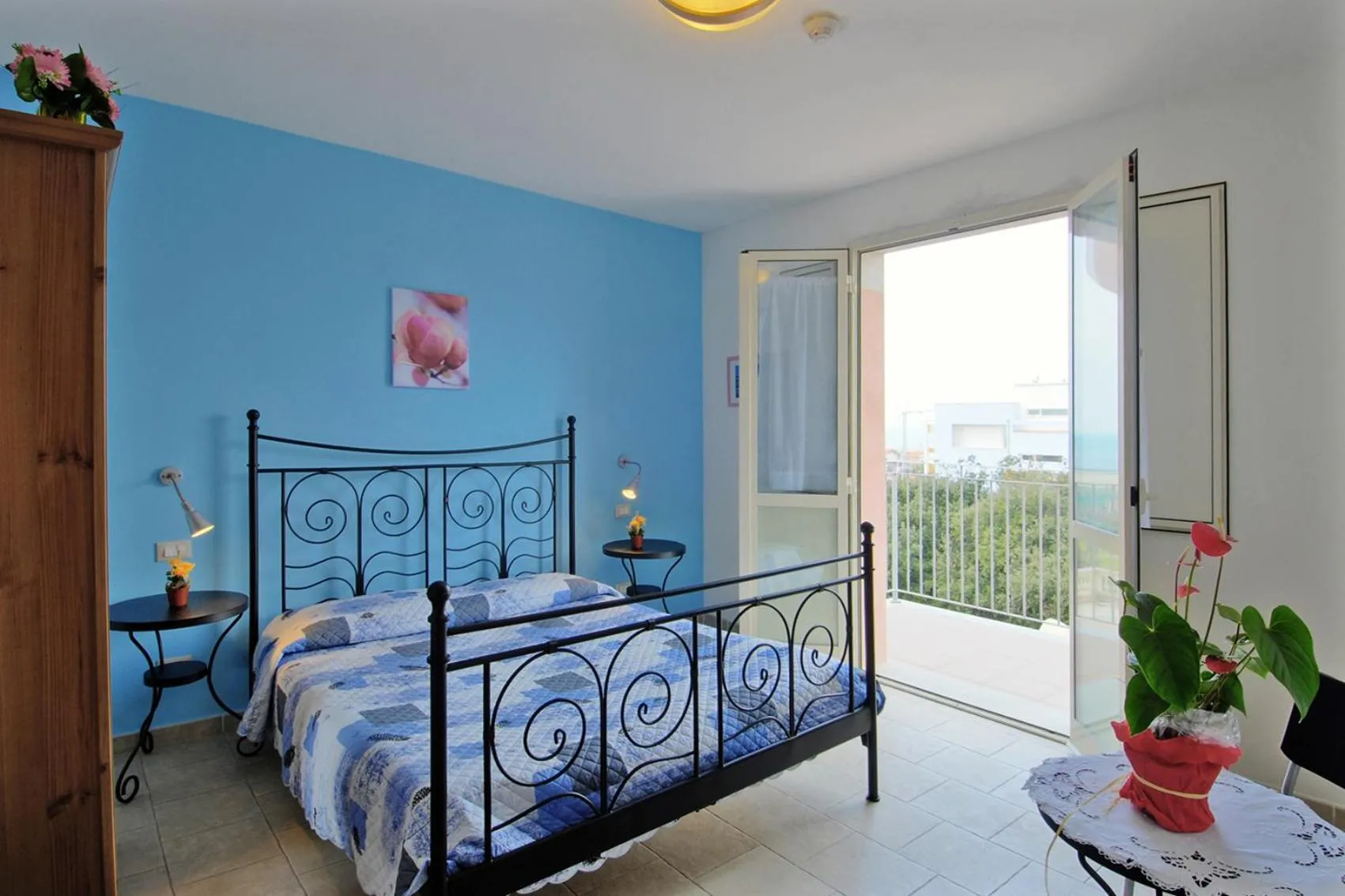 One-Bedroom Apartment with Balcony in Residence Happy