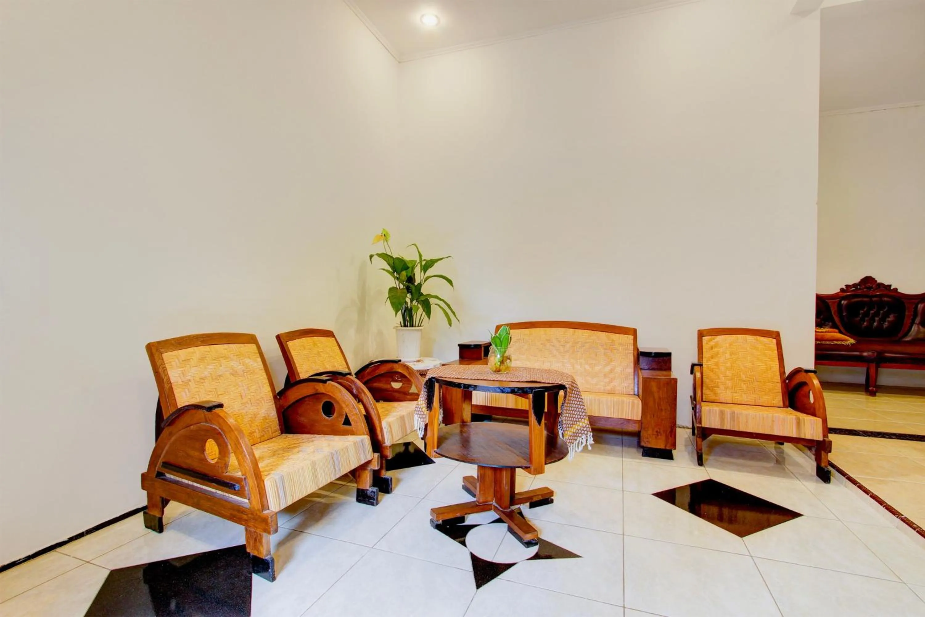 Lobby or reception in Hotel O Mbah Carik Homestay Syari'ah