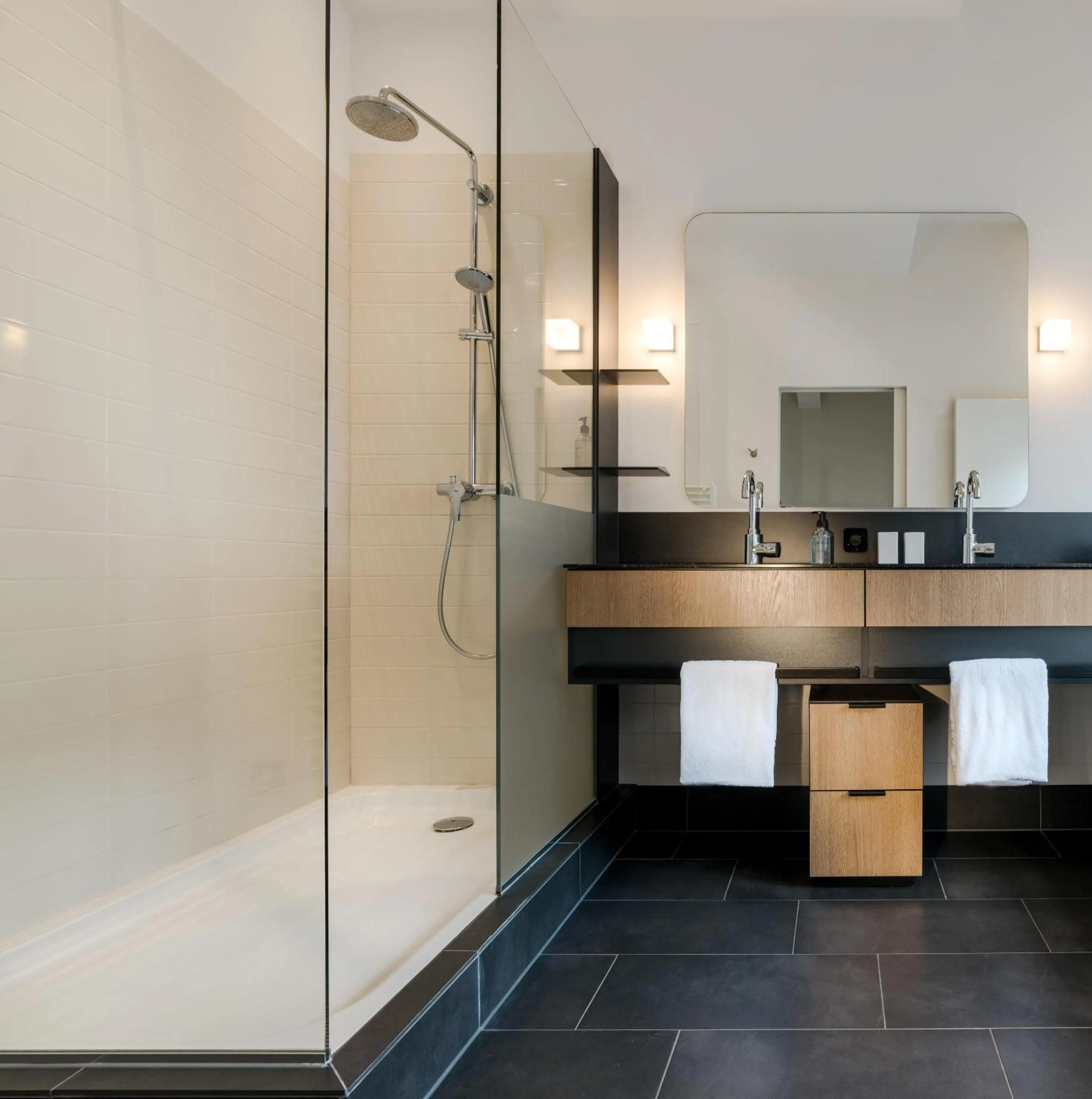 Bathroom in Apartment040