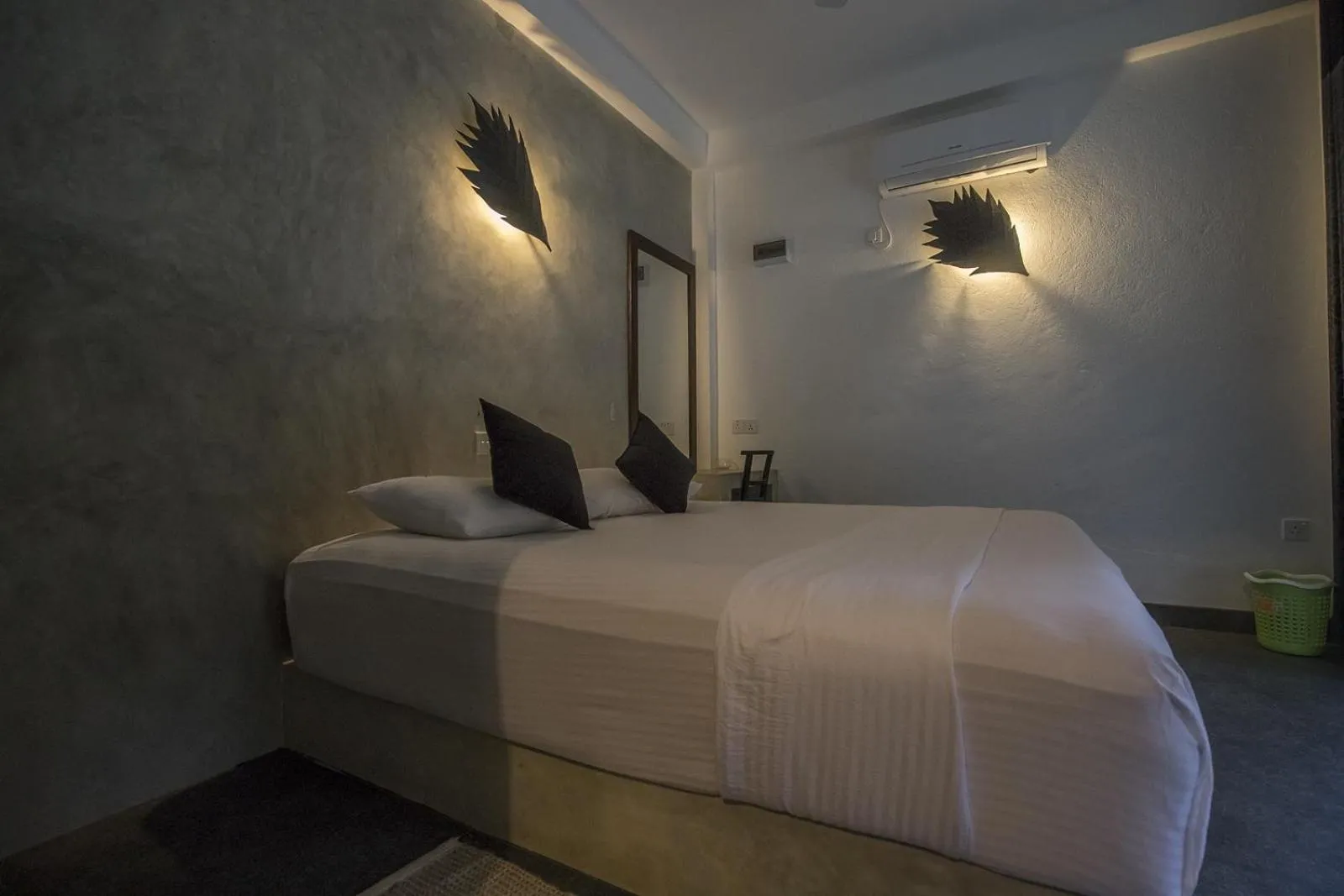 Bed in Sinharaja Forest Edge