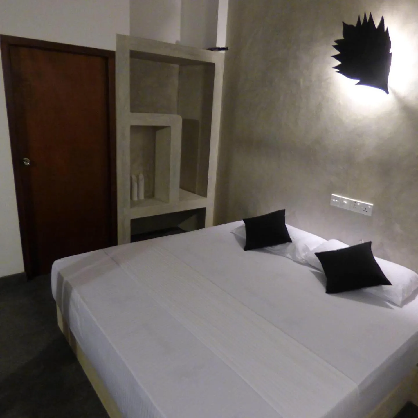 Bed in Sinharaja Forest Edge
