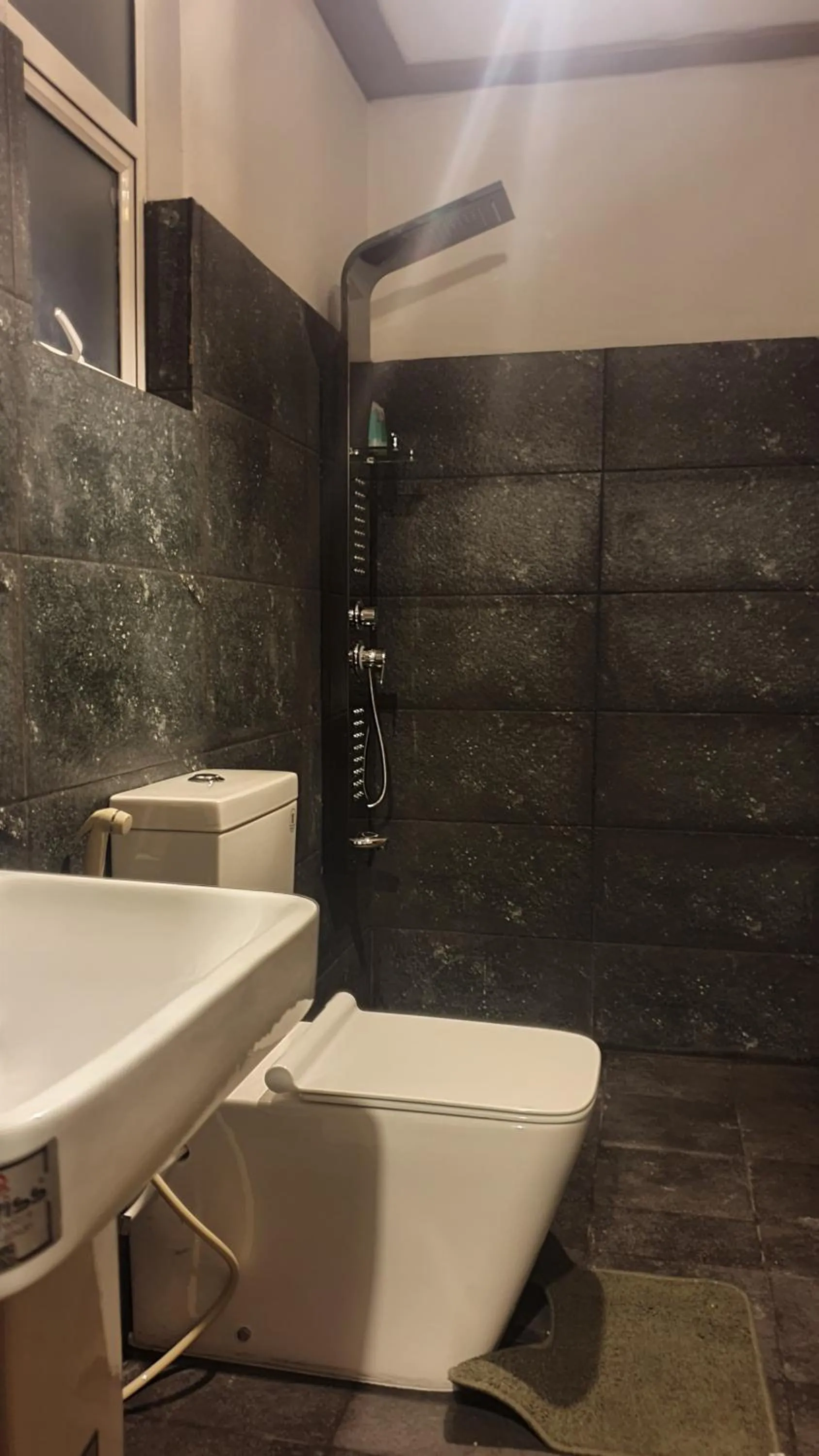 Bathroom in Sinharaja Forest Edge