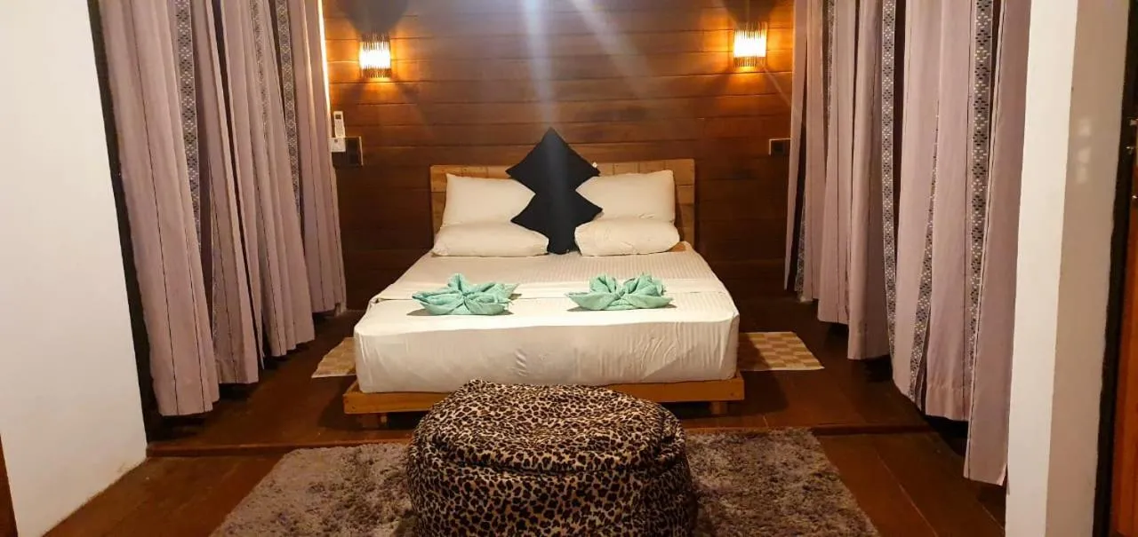 Toilet, Bed in Sinharaja Forest Edge