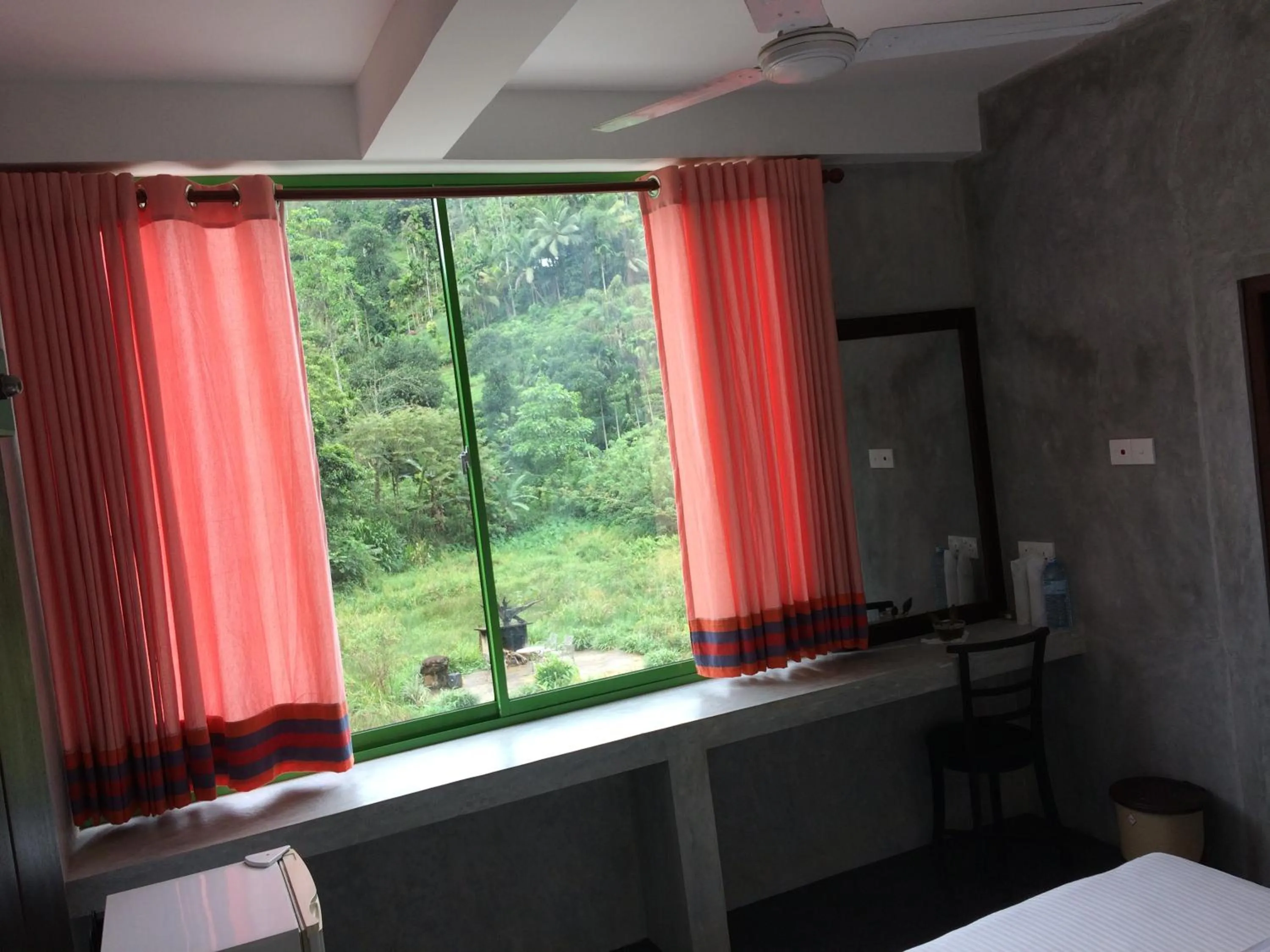Coffee/tea facilities, Bed in Sinharaja Forest Edge